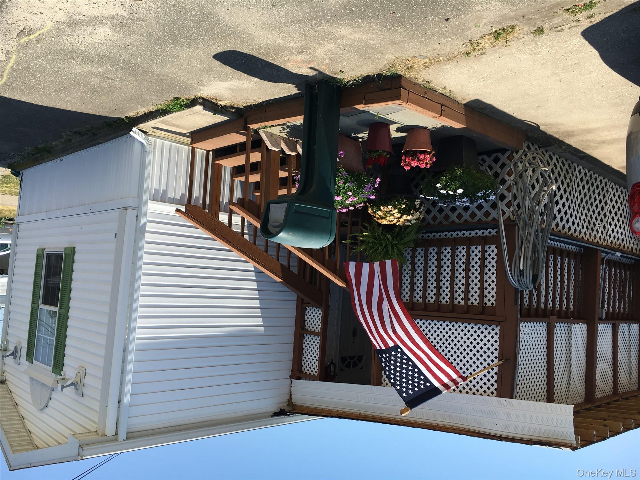 #1 photo, 51 Lincoln Avenue, Holbrook , NY 11741