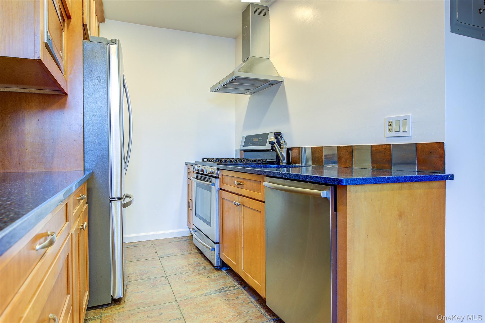 #1 photo, 64-85 Saunders Street, कुईंस Rego Park , NY 11375