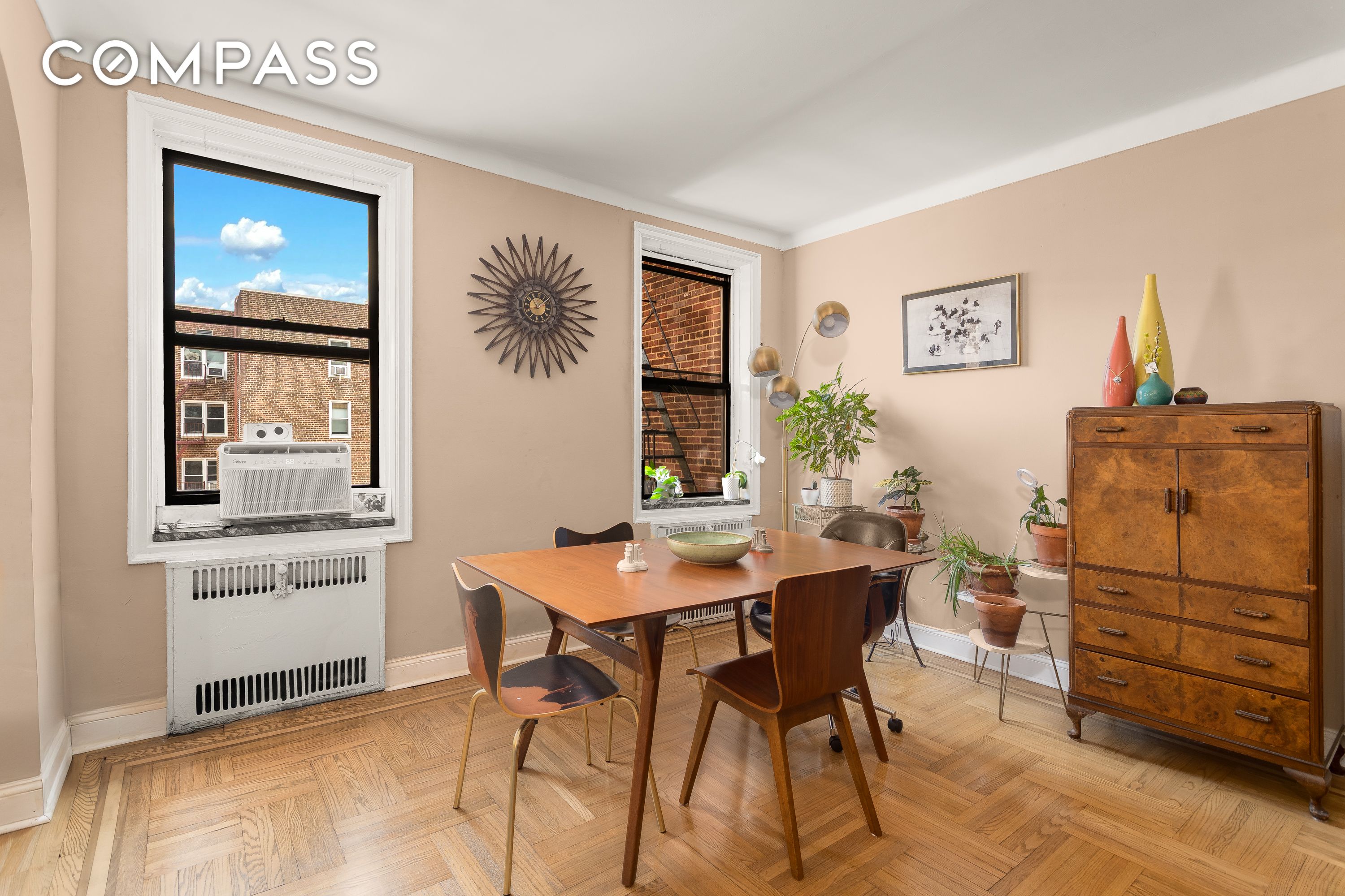 #8 photo, 35-06 88th Street, クイーンズ区 Jackson Heights , NY 11372