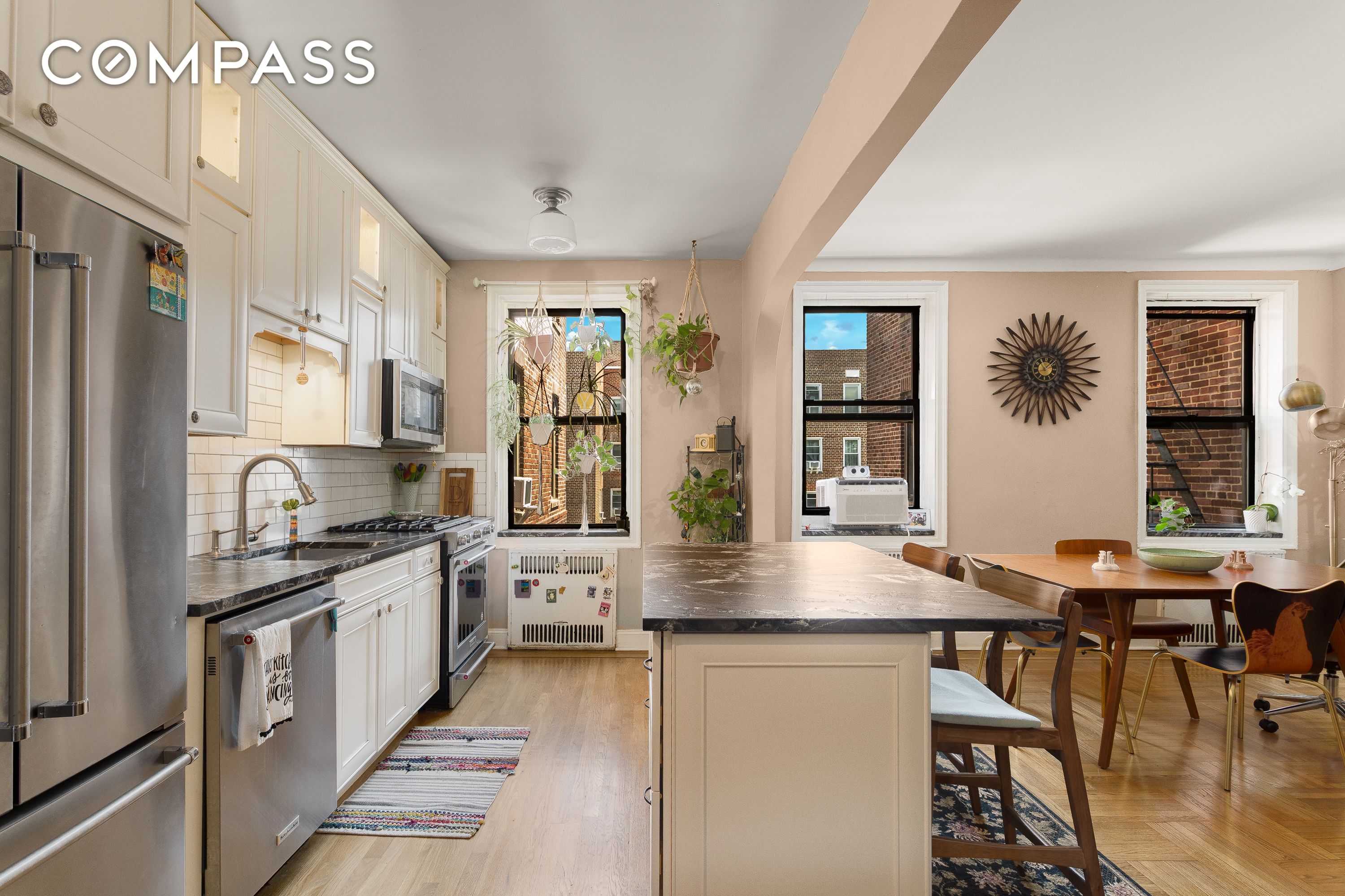 #9 photo, 35-06 88th Street, クイーンズ区 Jackson Heights , NY 11372