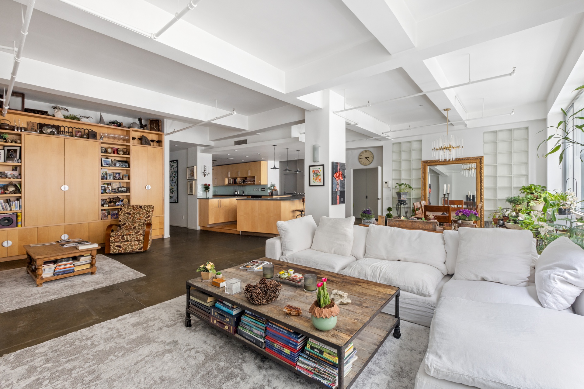 #1 photo, 335 W 38th Street, マンハッタン Clinton , NY 10018