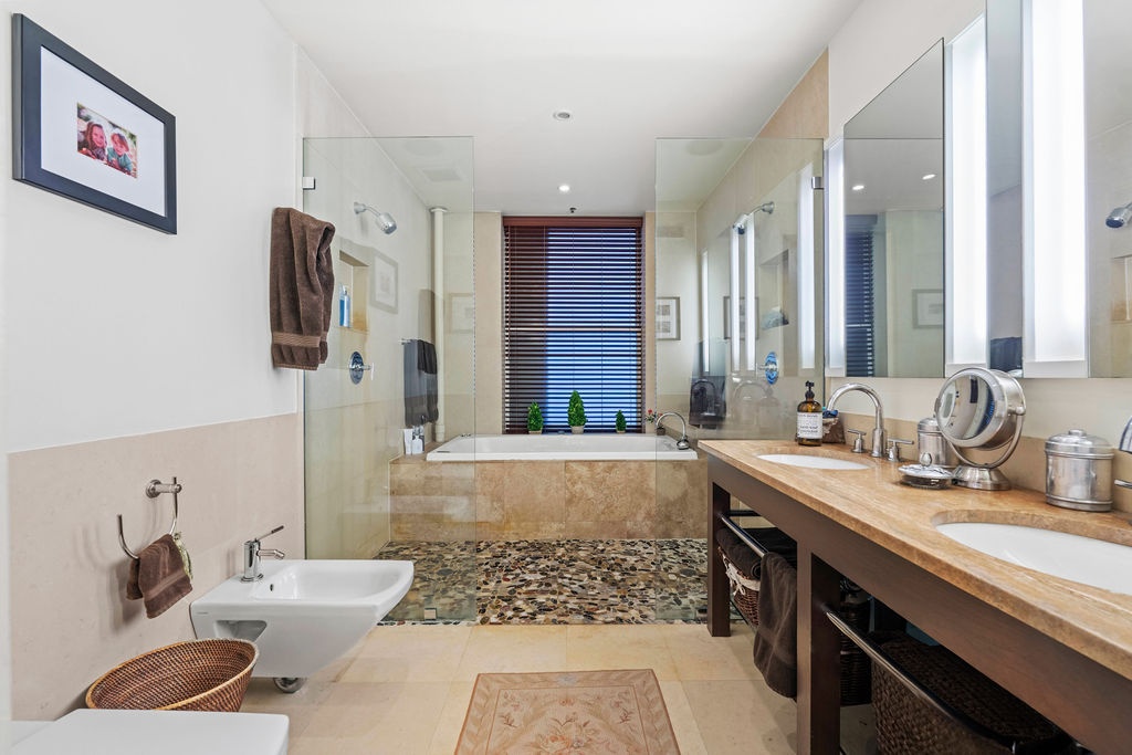 #19 photo, 335 W 38th Street, Clinton , NY 10018