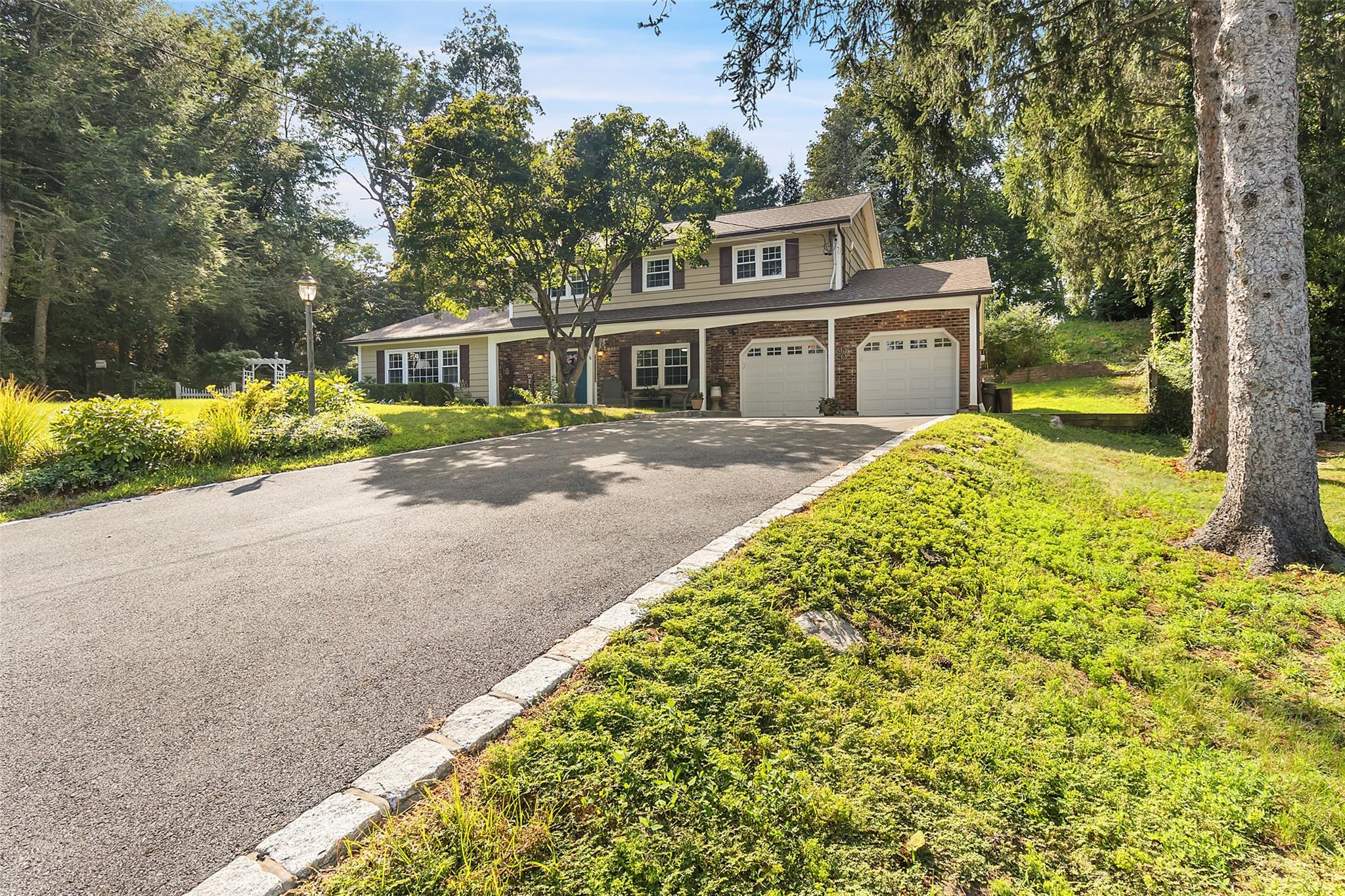 #1 photo, 27 McQueen Street, Katonah , NY 10536