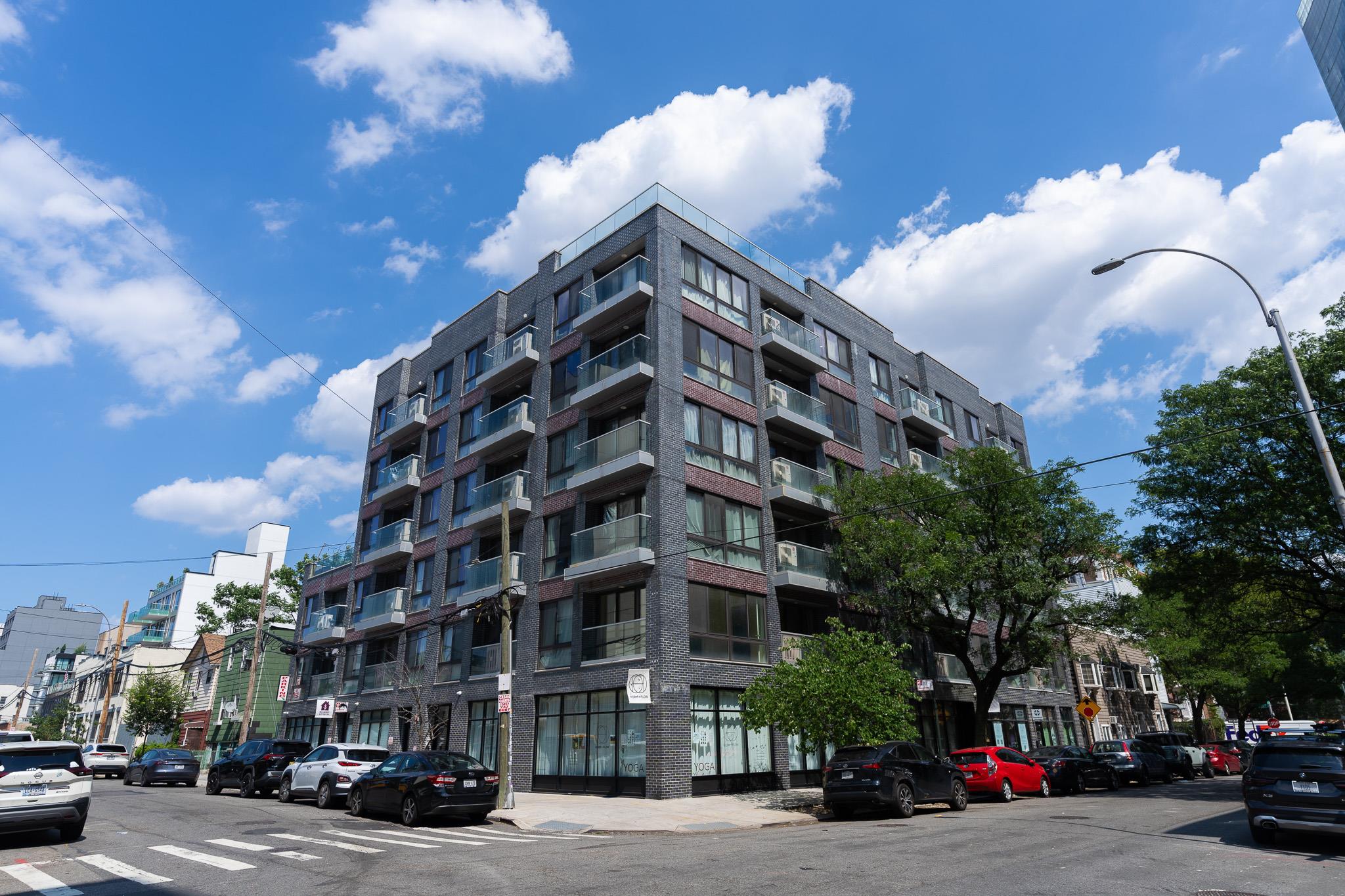 #1 photo, 2705 41st Avenue, クイーンズ区 Long Island City , NY 11101