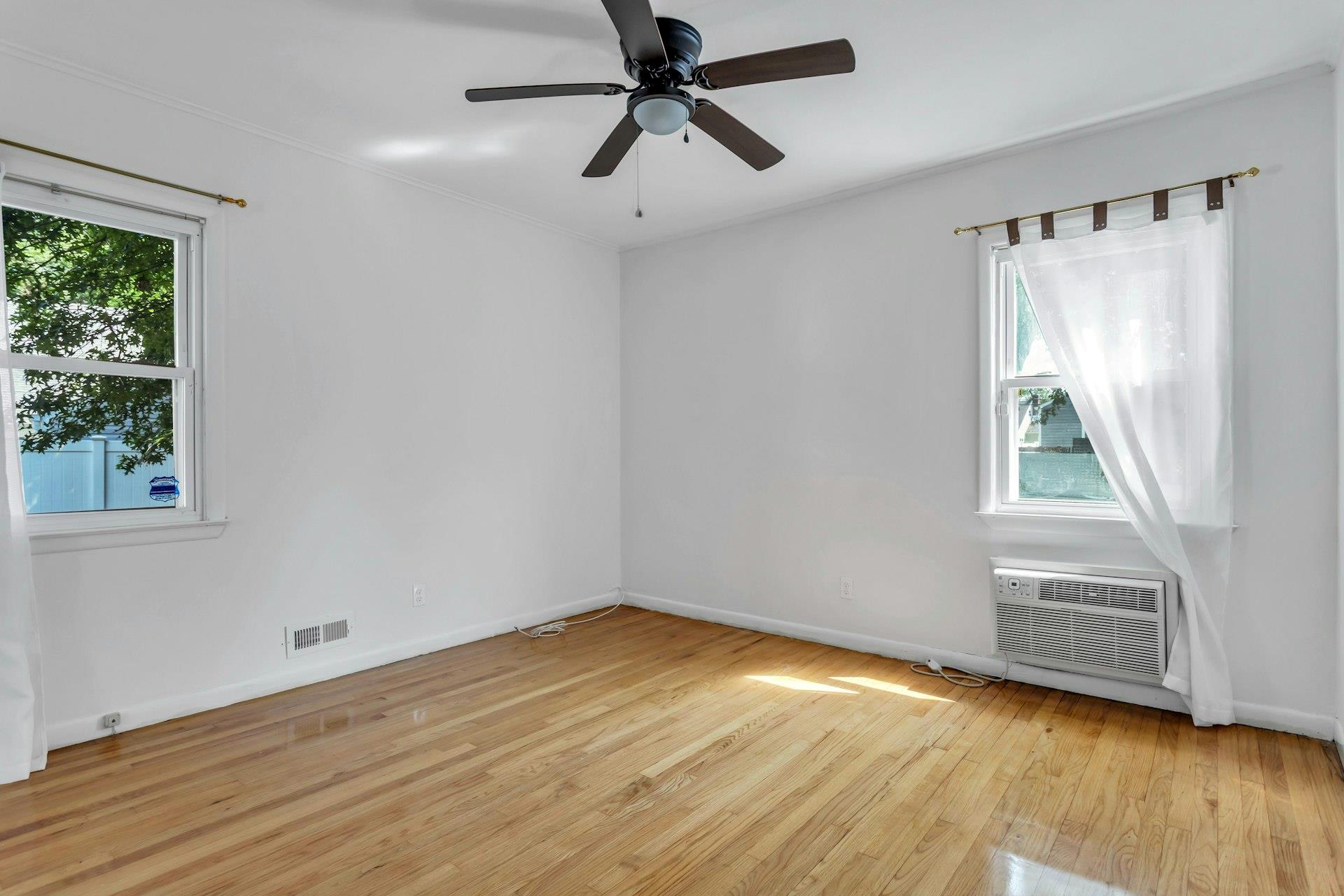 #18 photo, 132 Gordon Avenue, Westbury , NY 11590