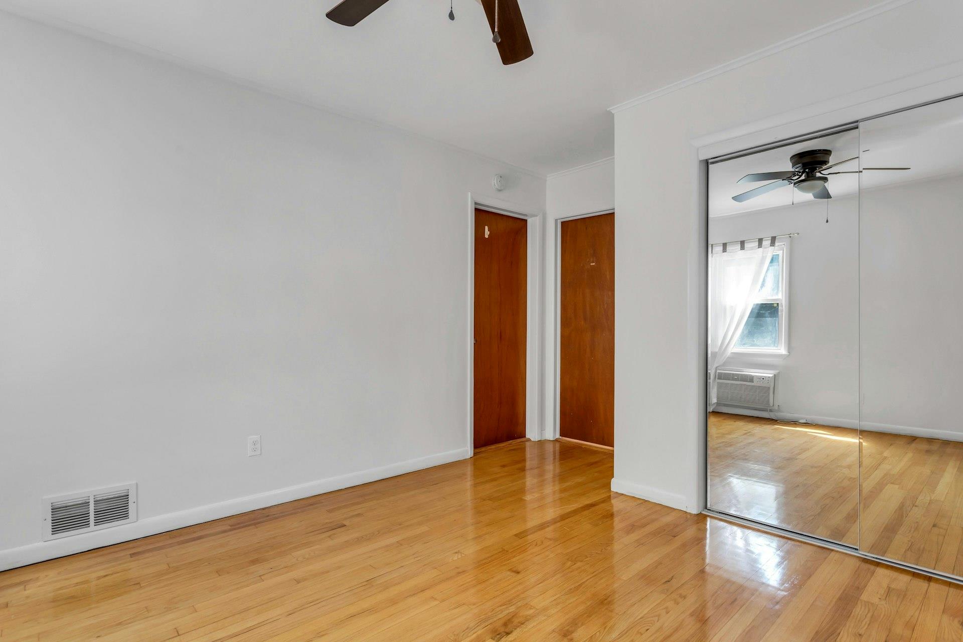 #19 photo, 132 Gordon Avenue, Westbury , NY 11590