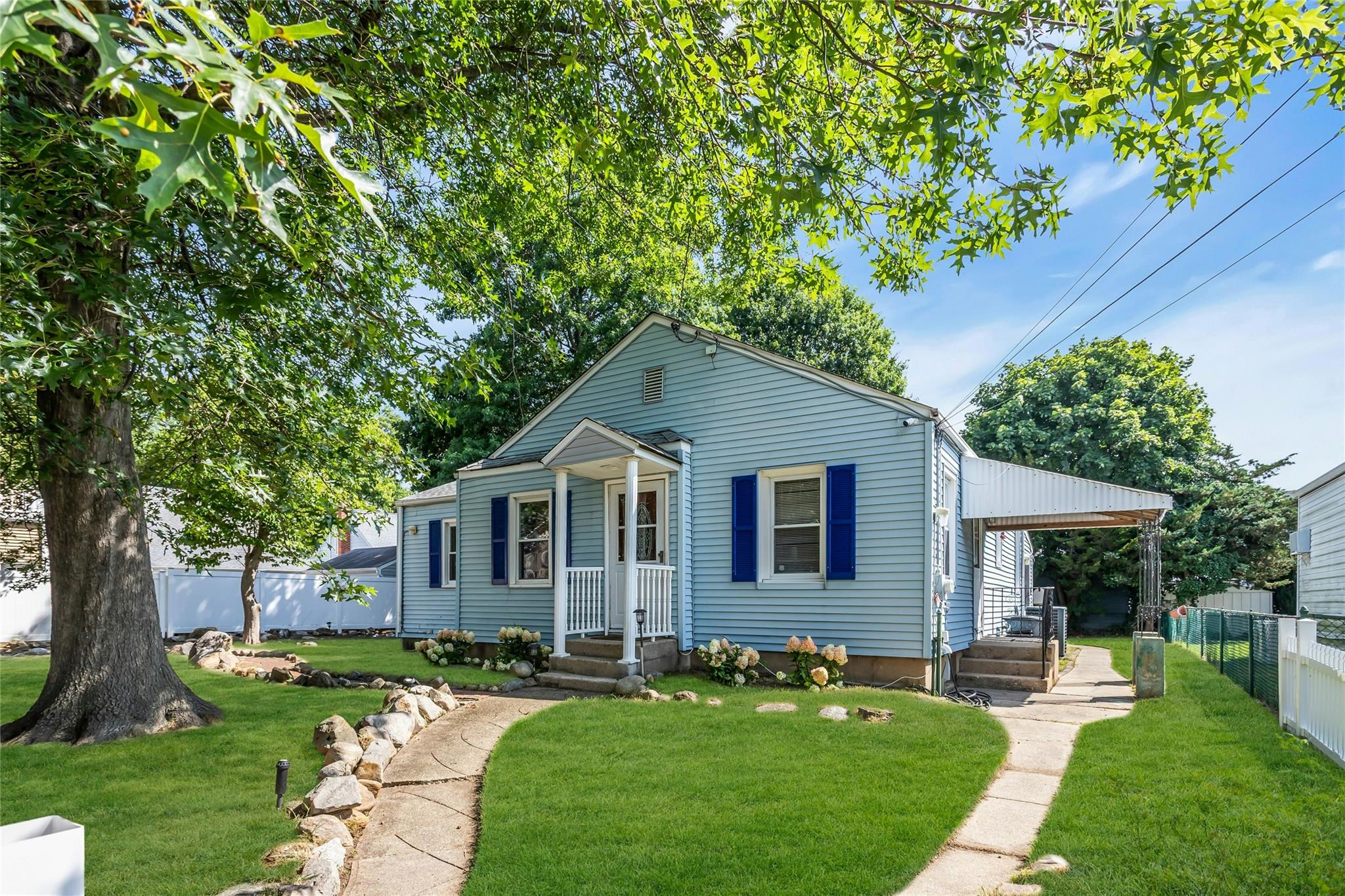 #3 photo, 132 Gordon Avenue, Westbury , NY 11590