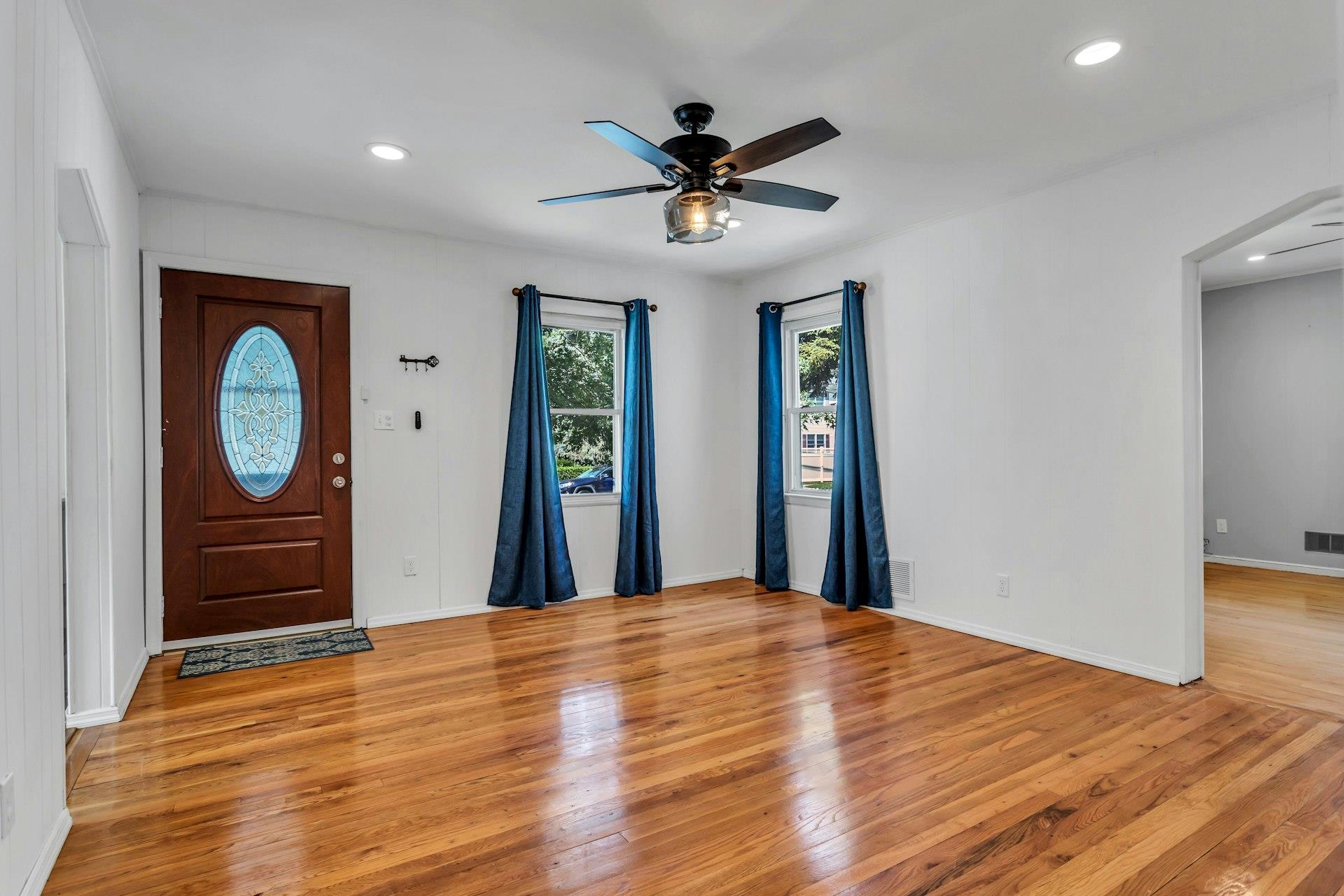 #4 photo, 132 Gordon Avenue, Westbury , NY 11590