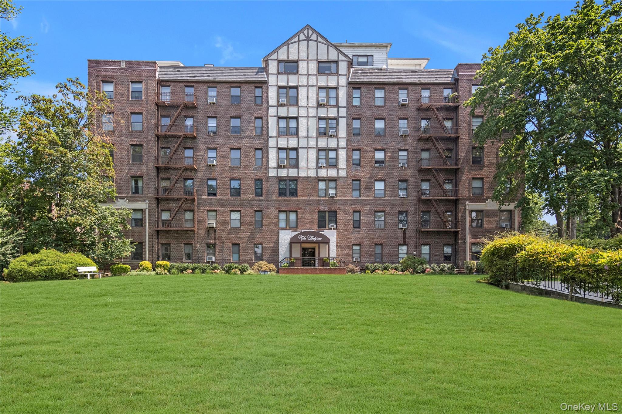 #1 photo, 37 Brompton Road, 長島 大頸 Great Neck , NY 11021