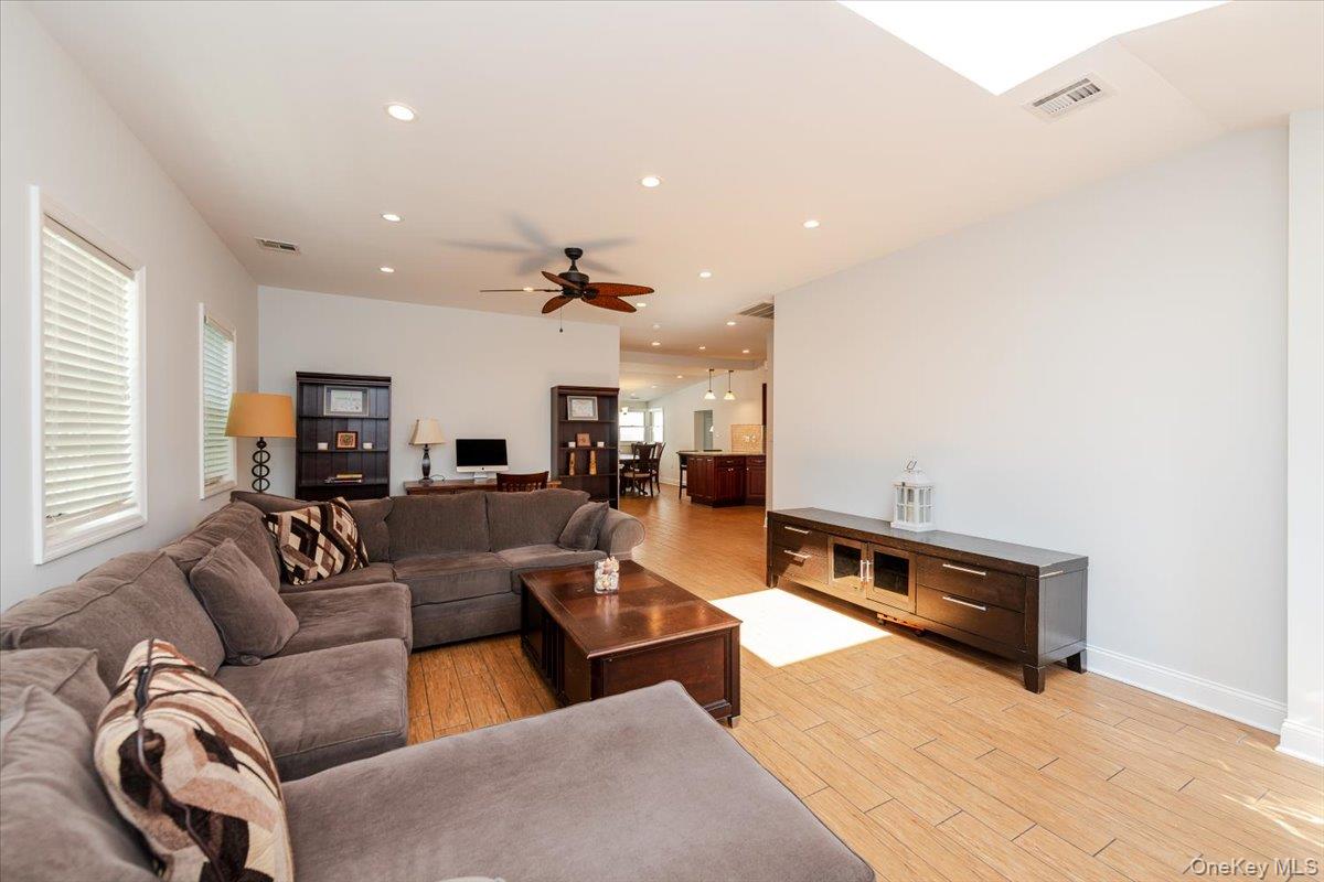 #8 photo, 101 California Street, ナッソー郡 Long Beach , NY 11561