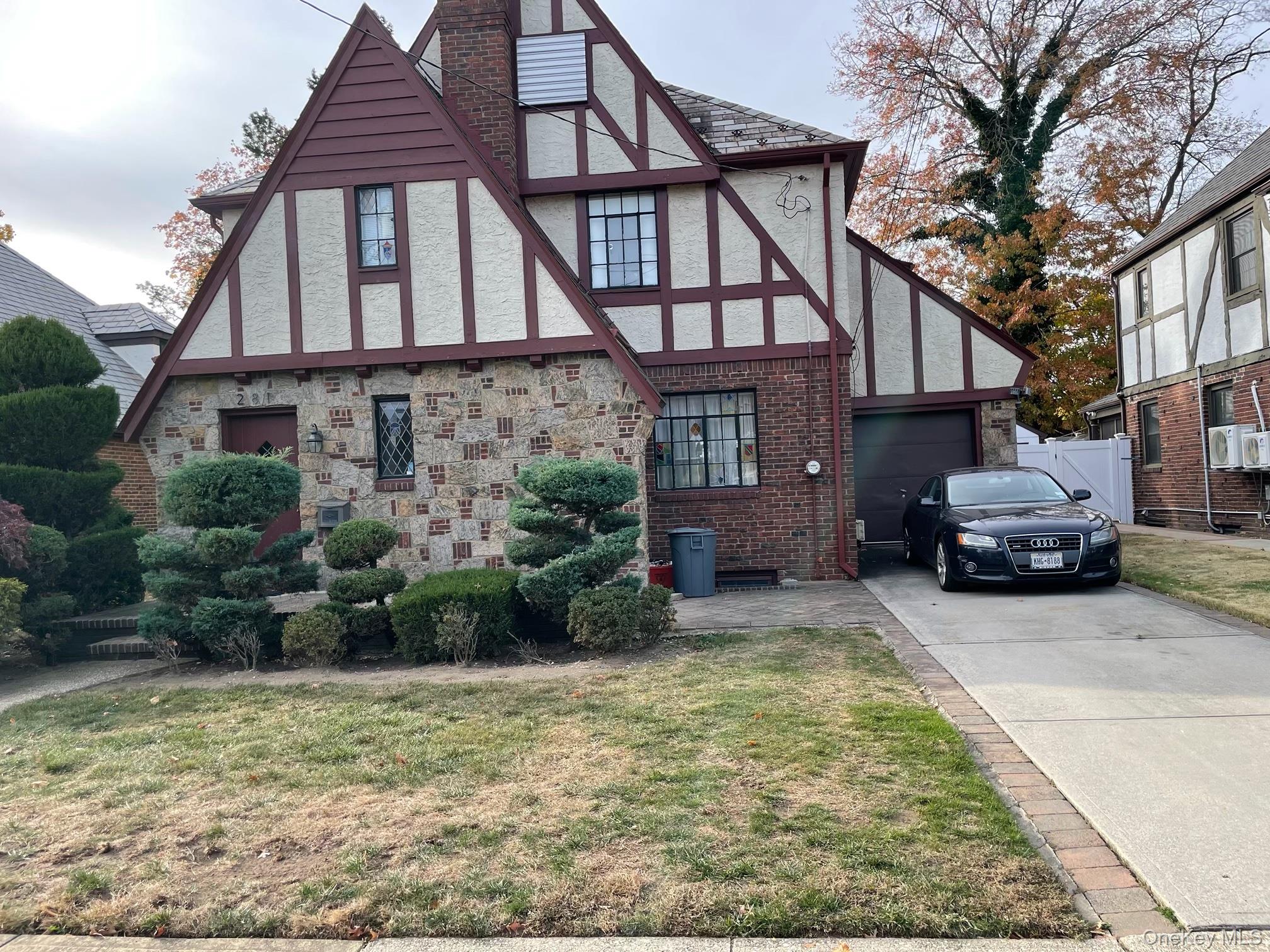 #2 photo, 281 Kilburn Road, Garden City South , NY 11530