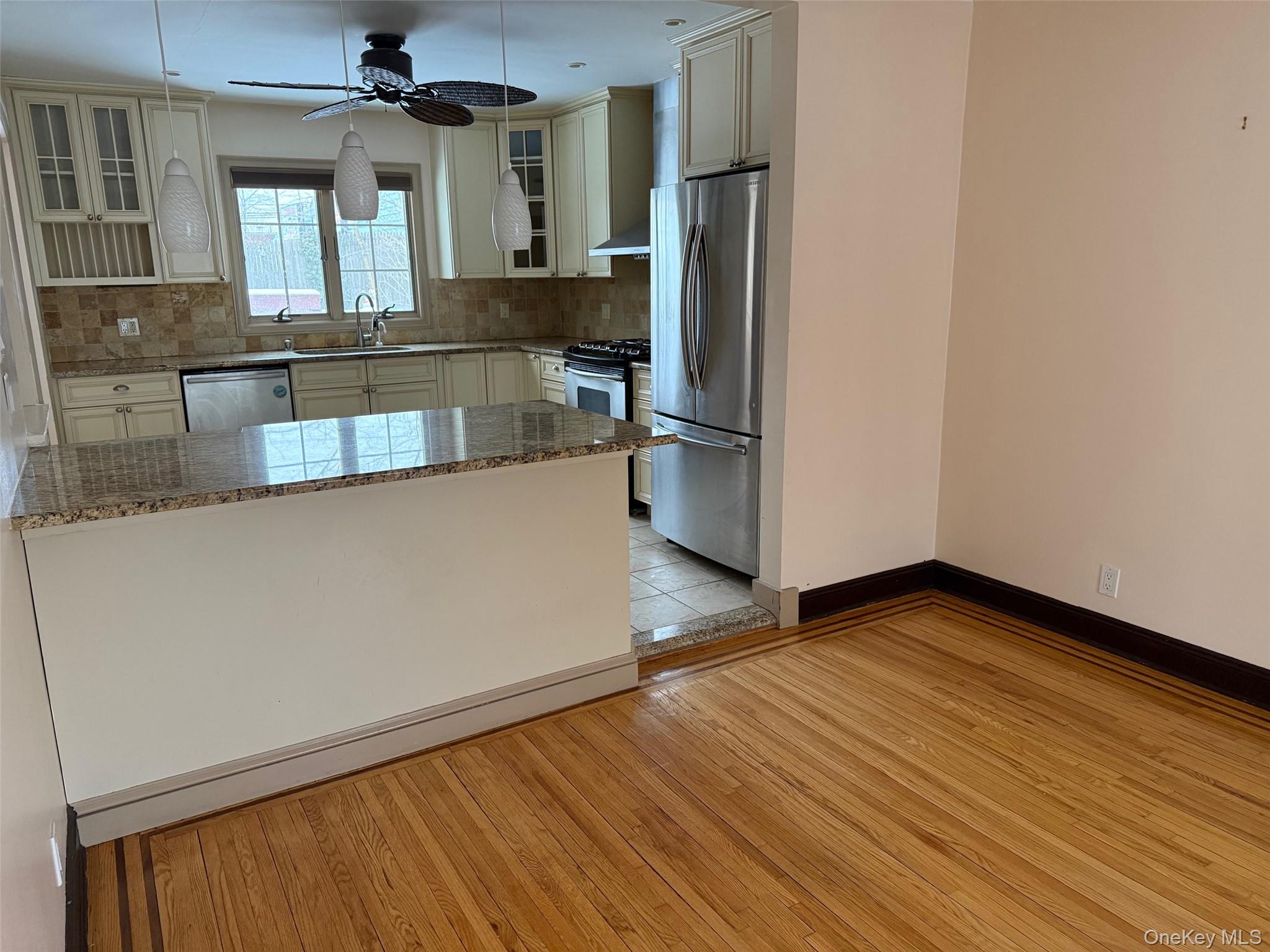 #4 photo, 281 Kilburn Road, Garden City South , NY 11530