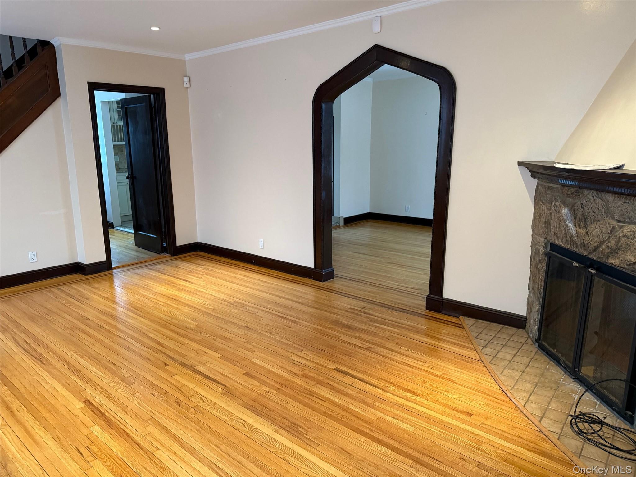 #6 photo, 281 Kilburn Road, Garden City South , NY 11530