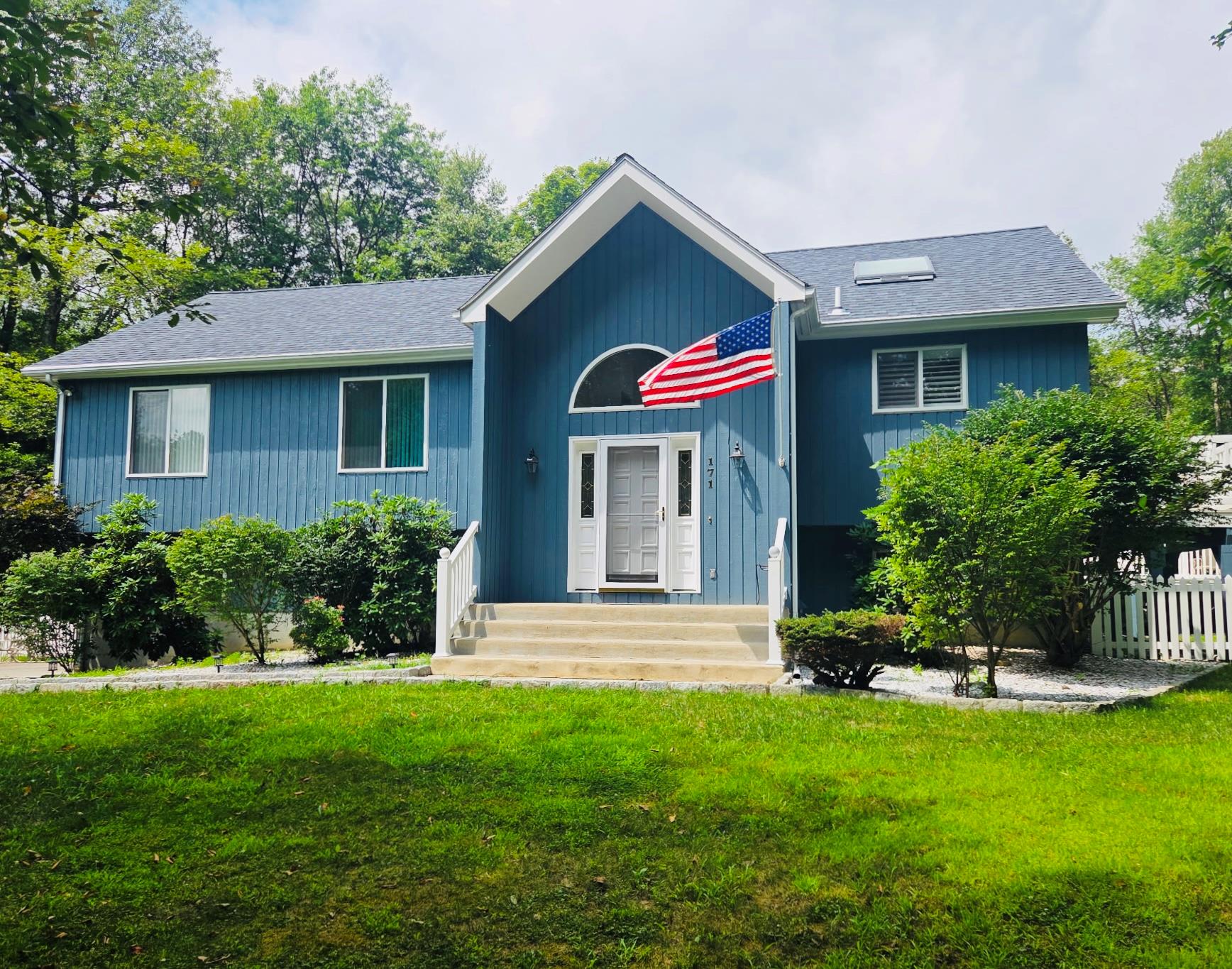 #1 photo, 171 Oak Ridge Circle, Mahopac , NY 10541