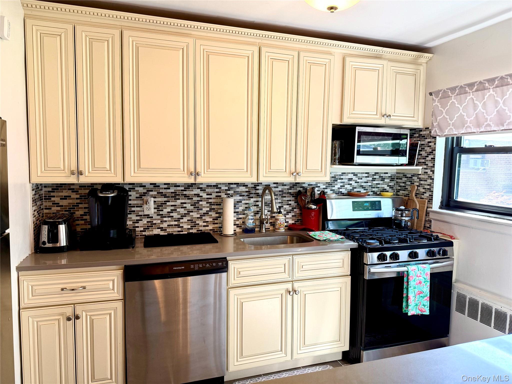 #14 photo, 74-65 220th Street, クイーンズ区 Oakland Gardens , NY 11364