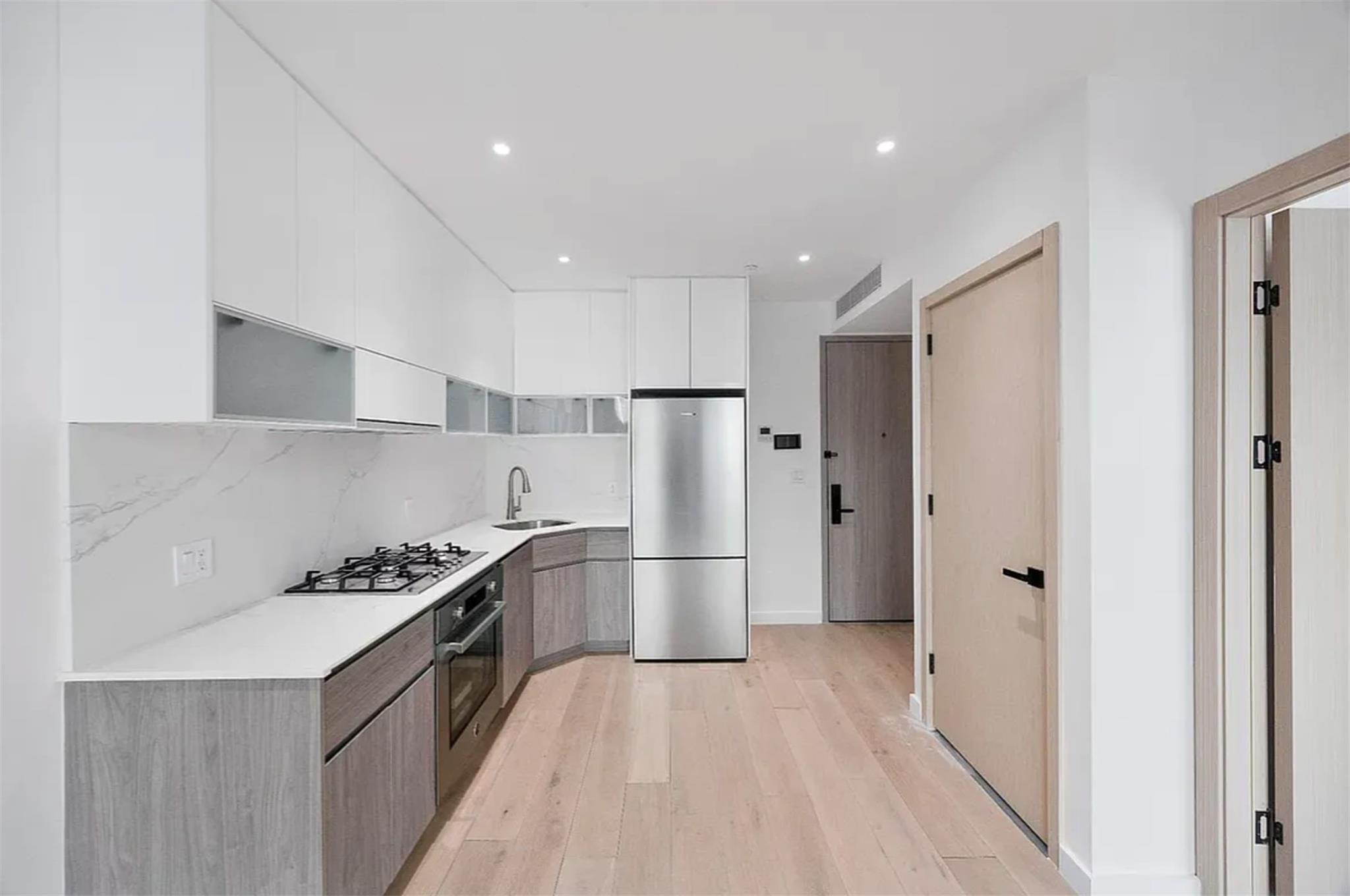 #3 photo, 4262 Hunter Street, Long Island City , NY 11101