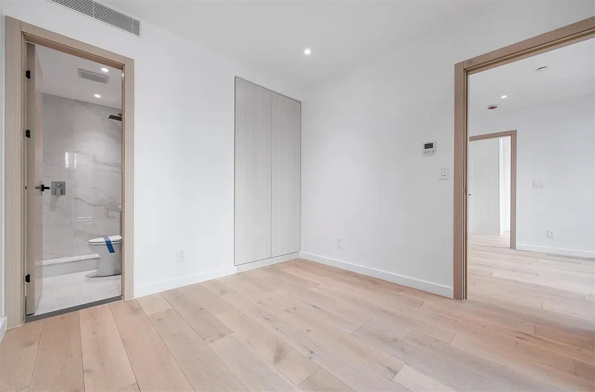 #5 photo, 4262 Hunter Street, Long Island City , NY 11101