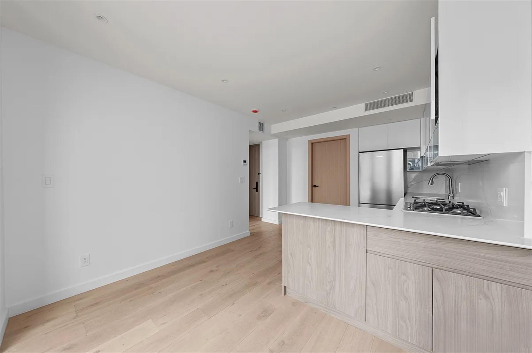 #3 photo, 4262 Hunter Street, Long Island City , NY 11101