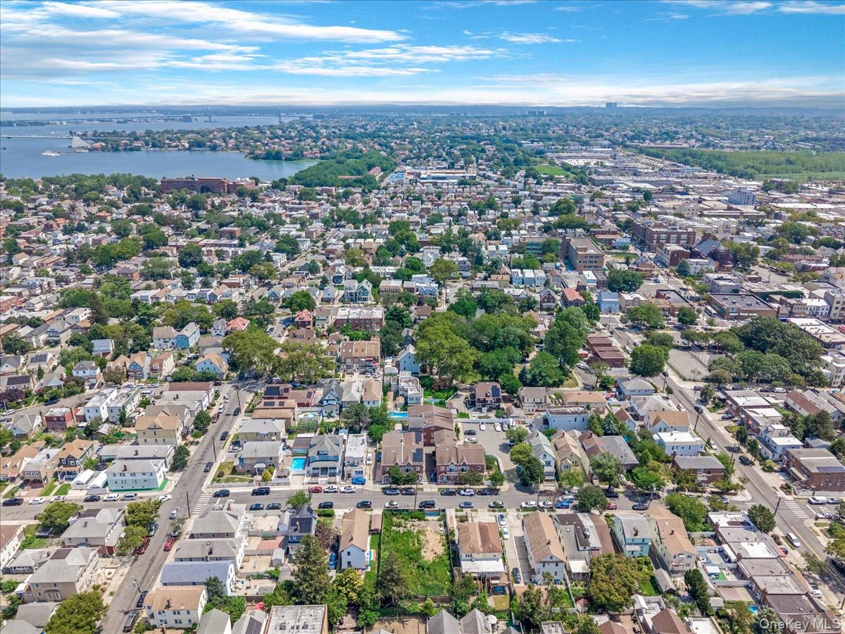 #11 photo, 12-22 120 Street, クイーンズ区 College Point , NY 11356