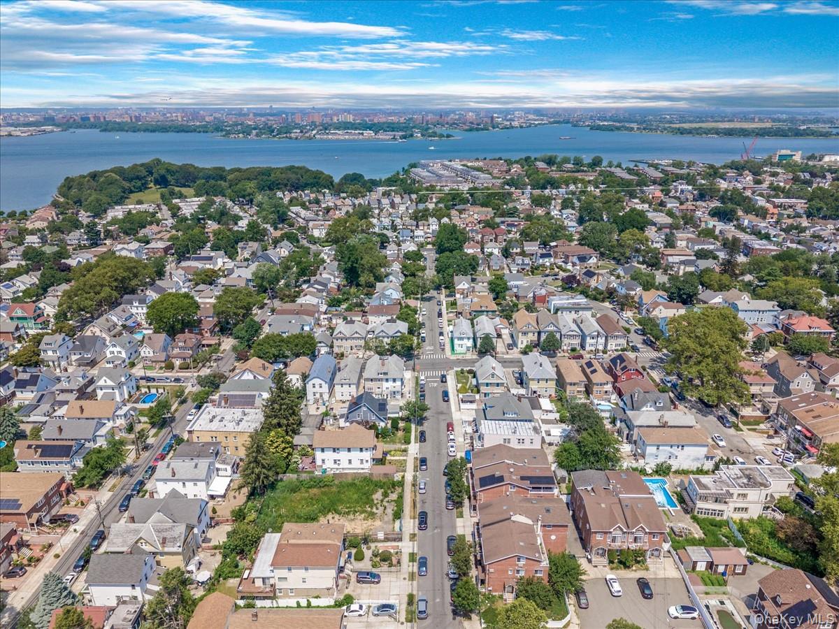 #12 photo, 12-22 120 Street, クイーンズ区 College Point , NY 11356