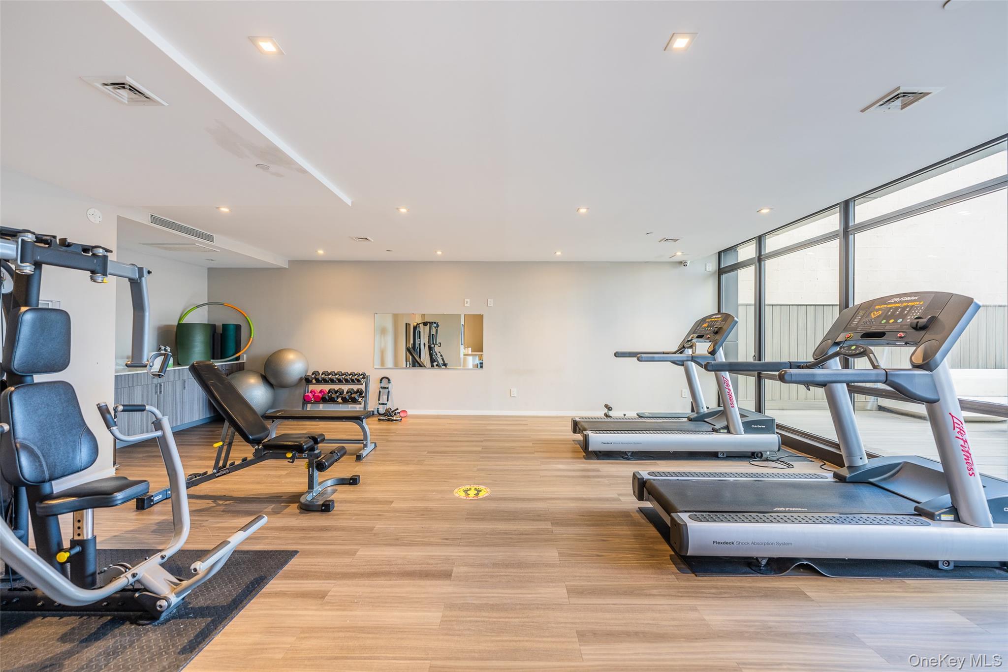 #14 photo, 2412 42nd Road, 皇后區 長島城 Long Island City , NY 11101