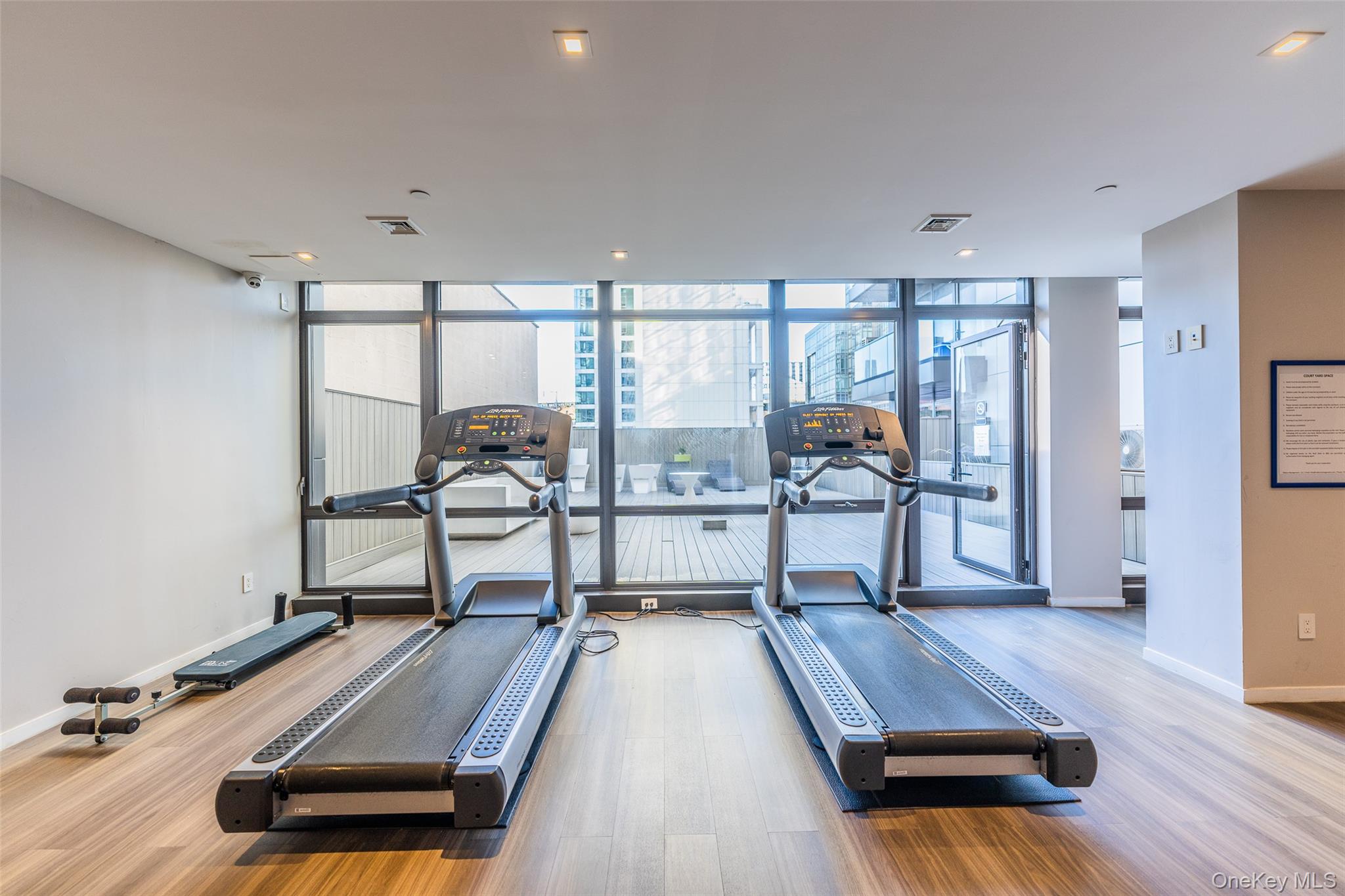 #15 photo, 2412 42nd Road, 皇后區 長島城 Long Island City , NY 11101