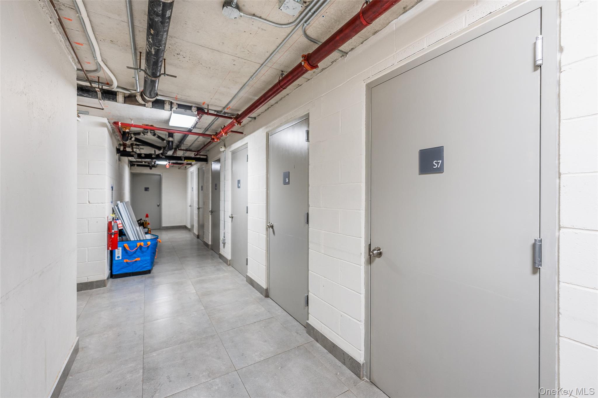 #18 photo, 2412 42nd Road, 皇后區 長島城 Long Island City , NY 11101