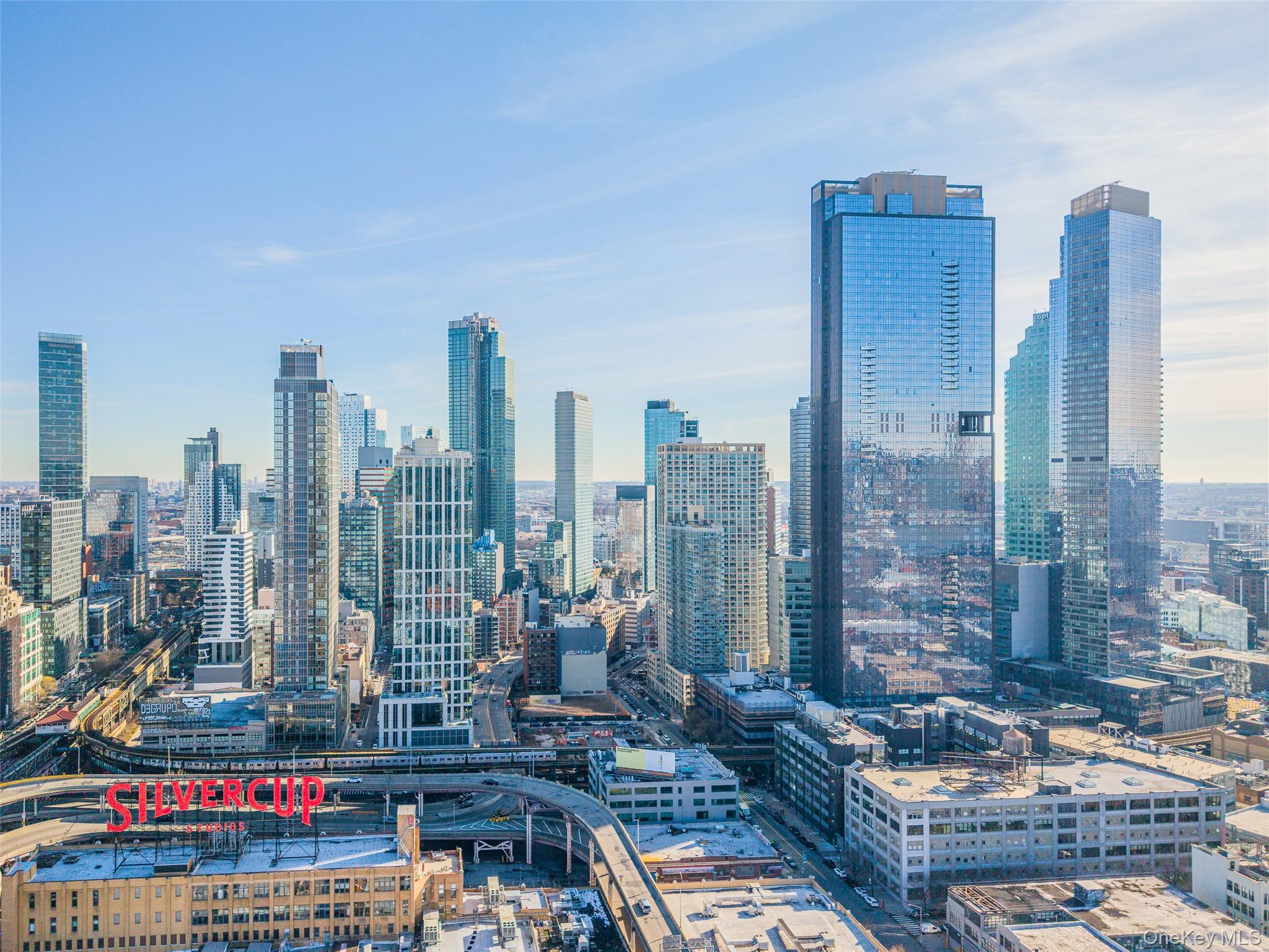 #20 photo, 2412 42nd Road, 皇后區 長島城 Long Island City , NY 11101