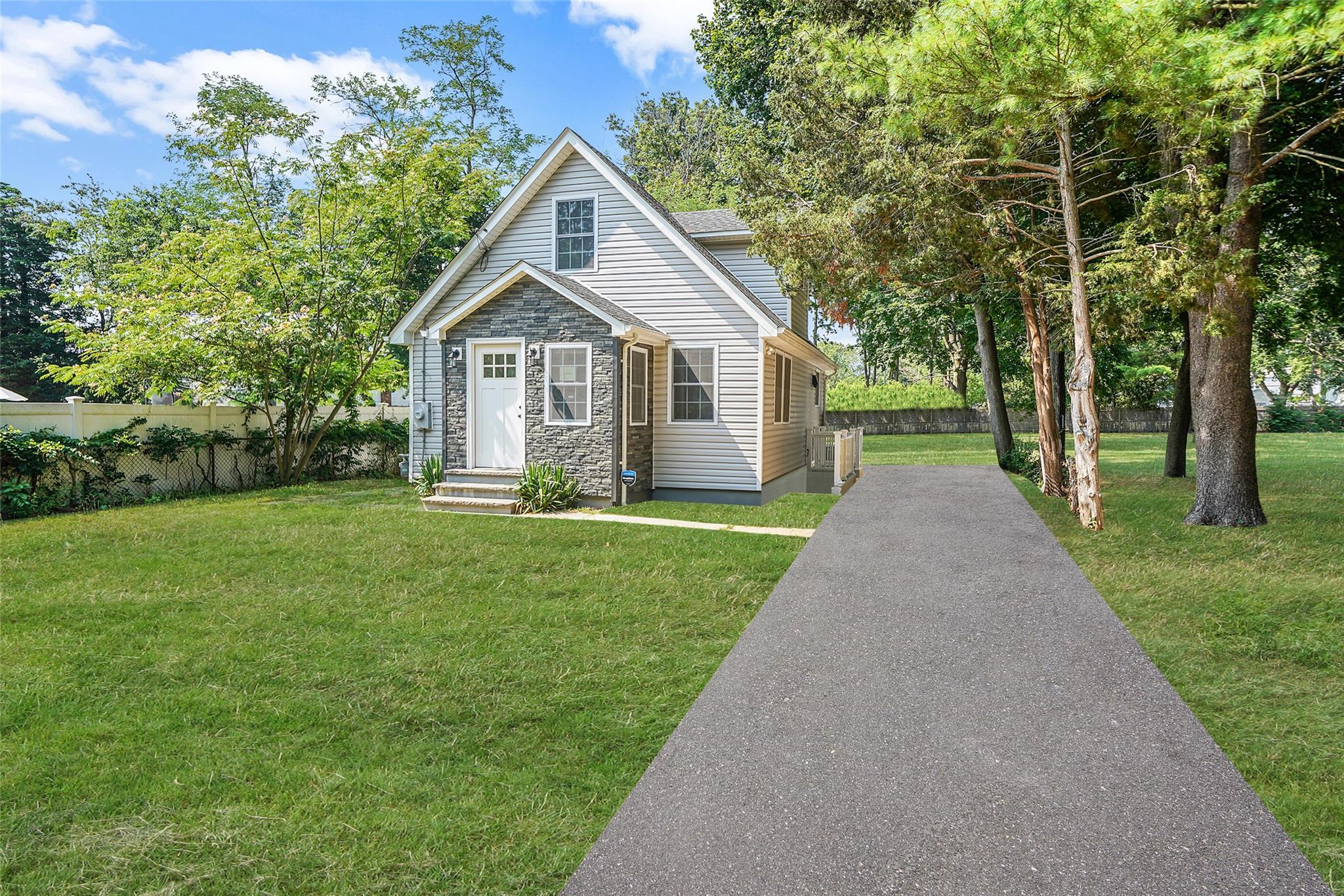 #1 photo, 255 Ocean Avenue, 東長島 Brentwood , NY 11717