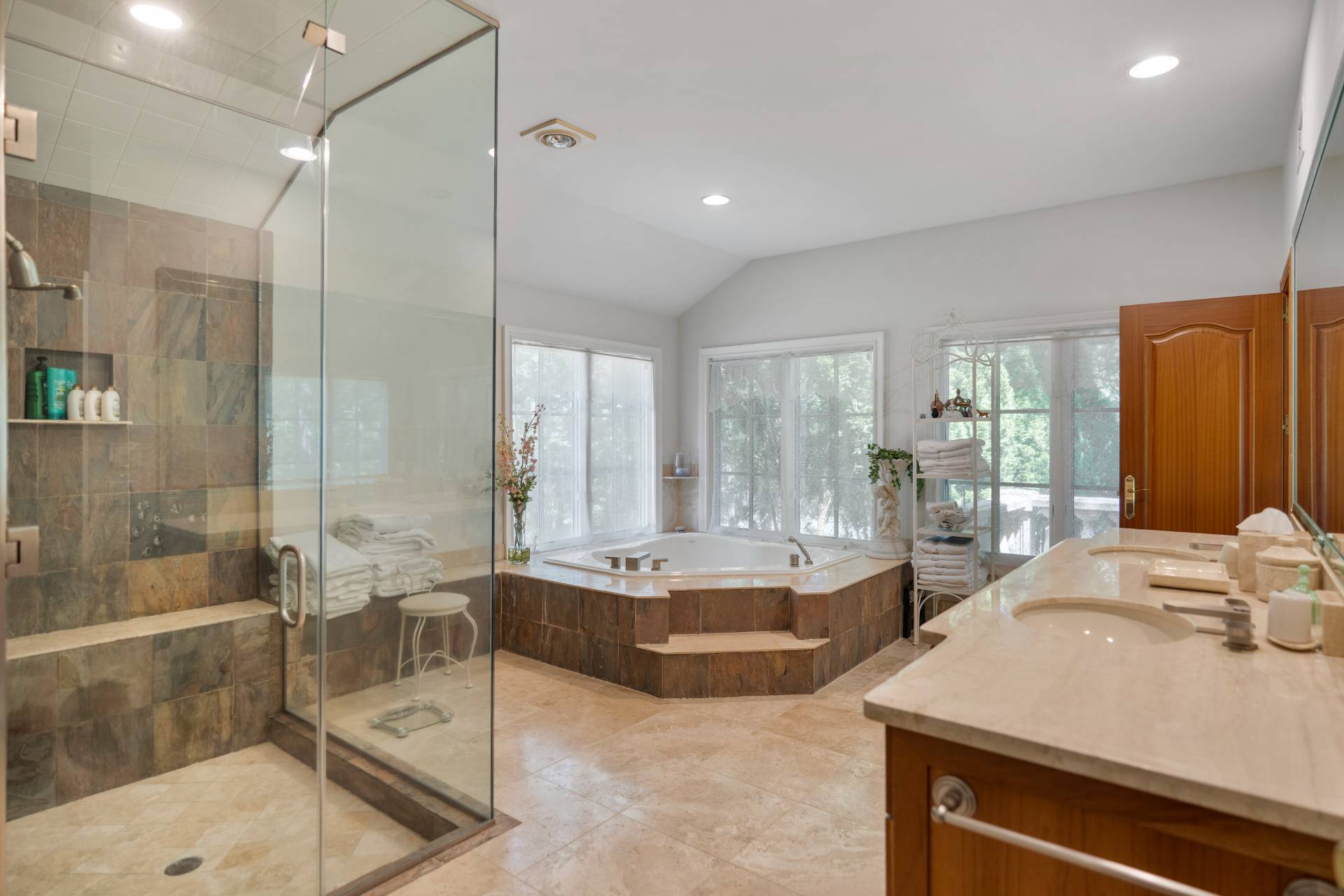 #18 photo, 1 TERRYS TRL, サフォーク郡 East Hampton , NY 11937