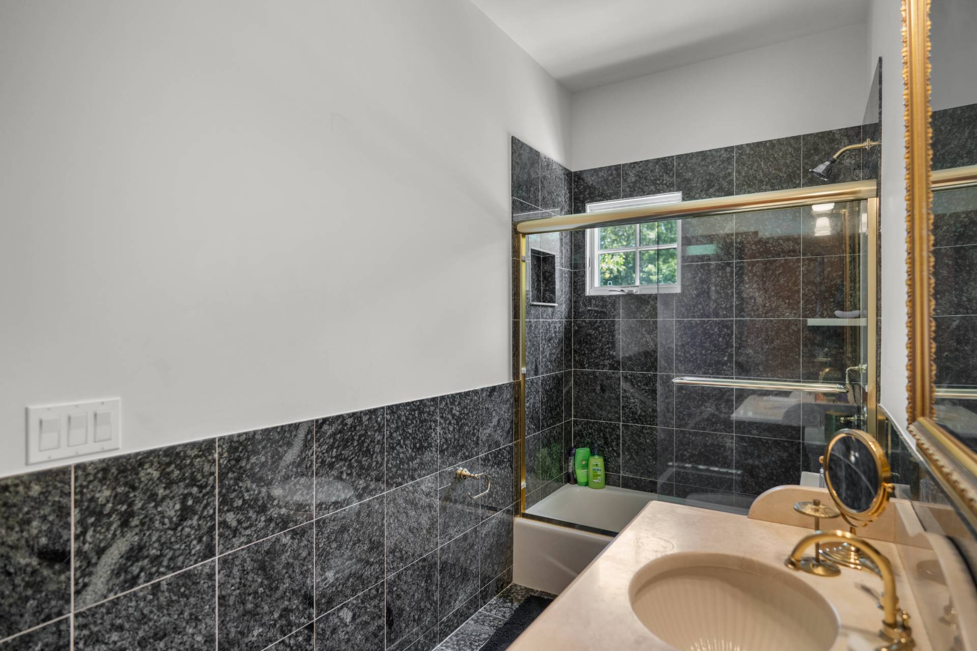 #24 photo, 1 TERRYS TRL, サフォーク郡 East Hampton , NY 11937