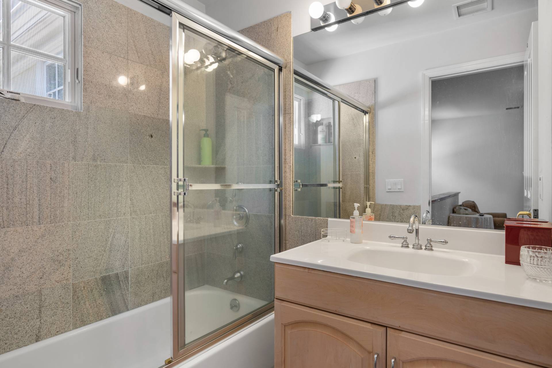 #29 photo, 1 TERRYS TRL, サフォーク郡 East Hampton , NY 11937