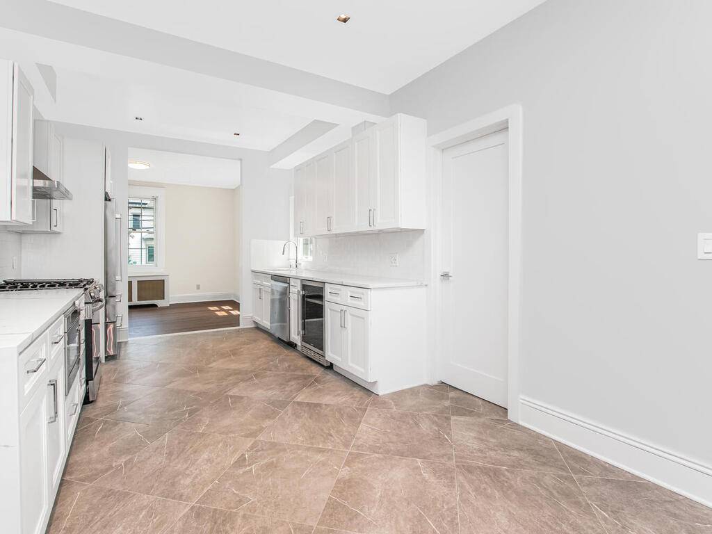 #16 photo, 70 Normandy Rd, Yonkers , NY 10701