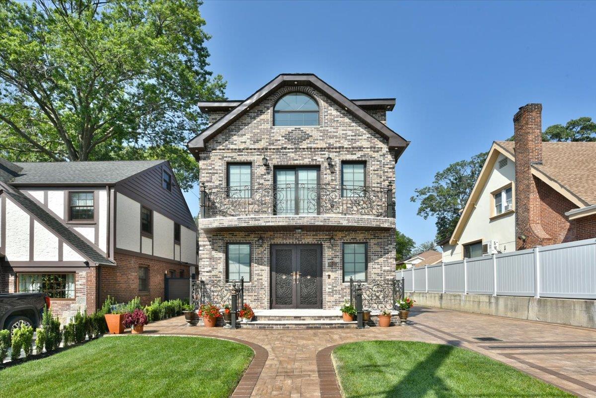 #1 photo, 86-22 Somerset Street, クイーンズ区 Jamaica Estates , NY 11432