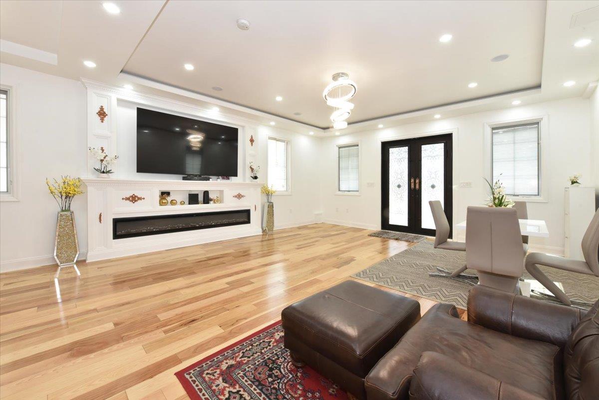 #2 photo, 86-22 Somerset Street, クイーンズ区 Jamaica Estates , NY 11432