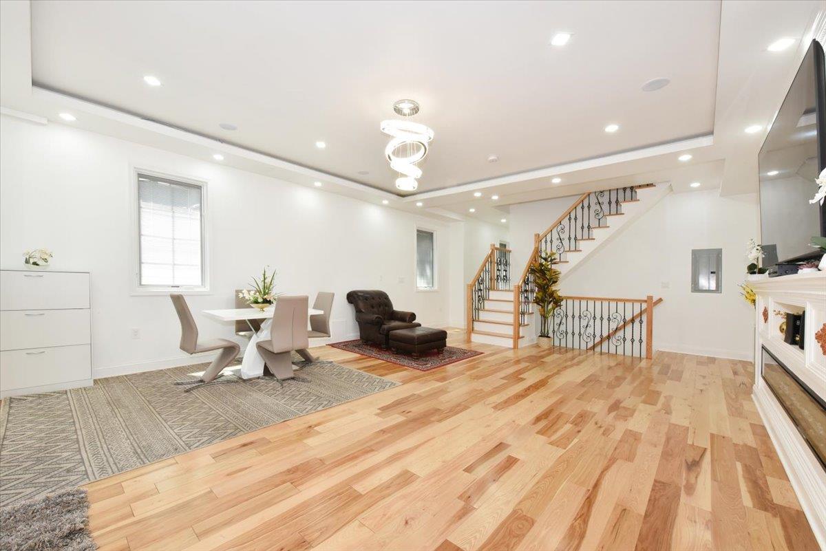 #3 photo, 86-22 Somerset Street, クイーンズ区 Jamaica Estates , NY 11432