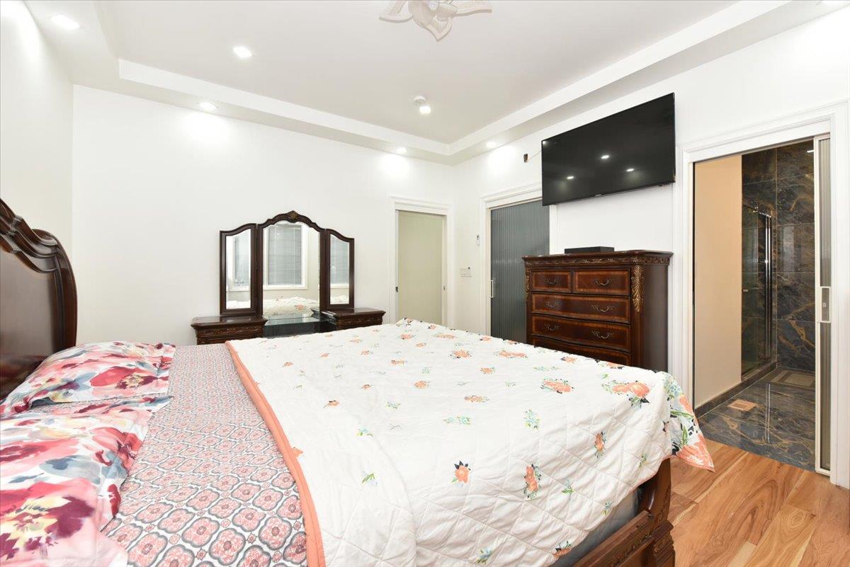 #8 photo, 86-22 Somerset Street, クイーンズ区 Jamaica Estates , NY 11432