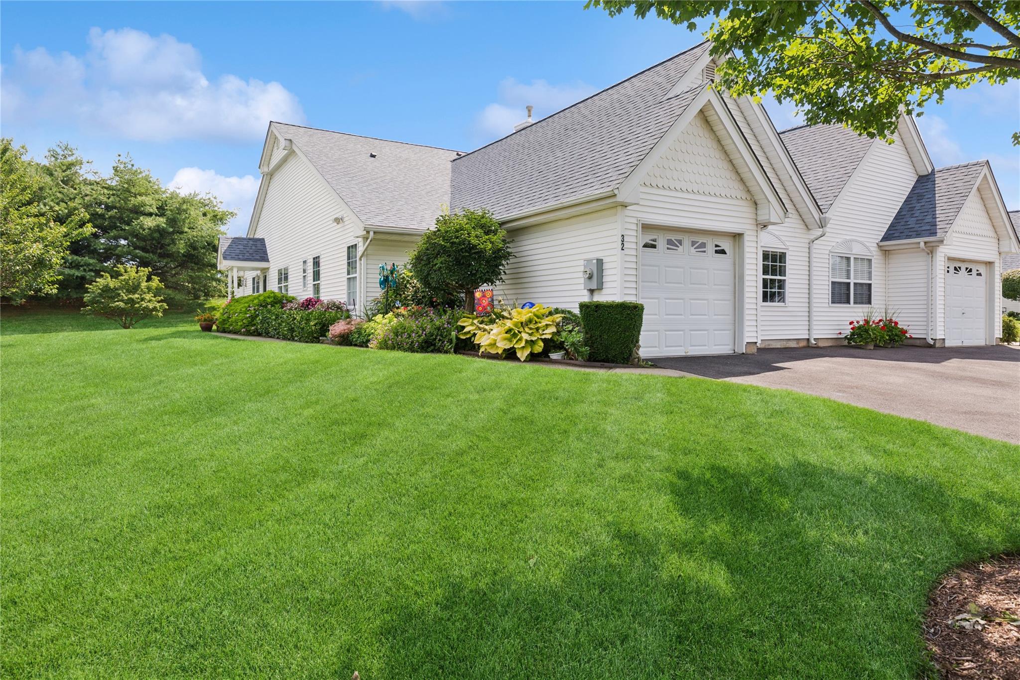 #1 photo, 32 Summerfield, Riverhead , NY 11901