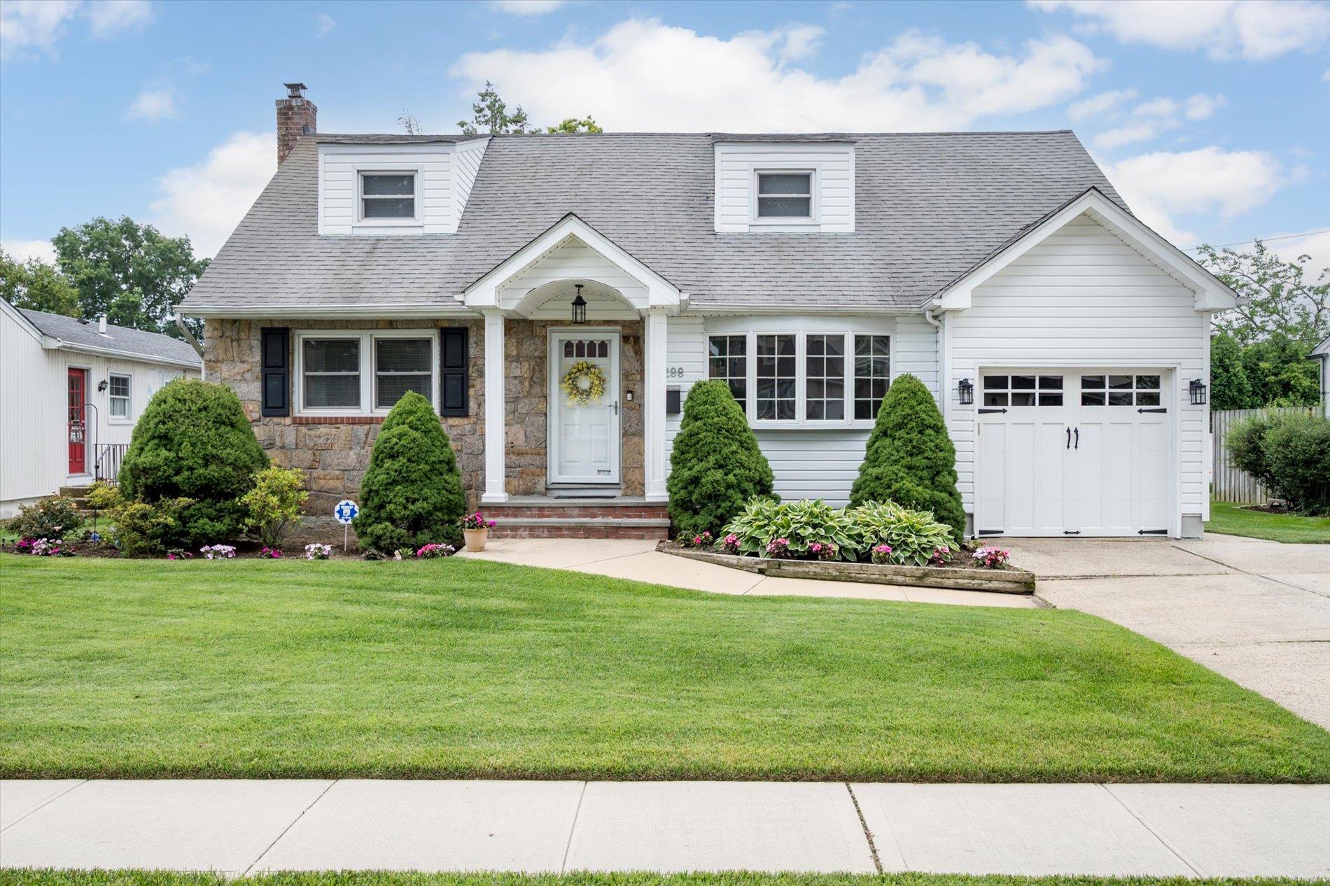 #1 photo, 2288 Locust Street, नासाउ काउंटी North Merrick , NY 11566