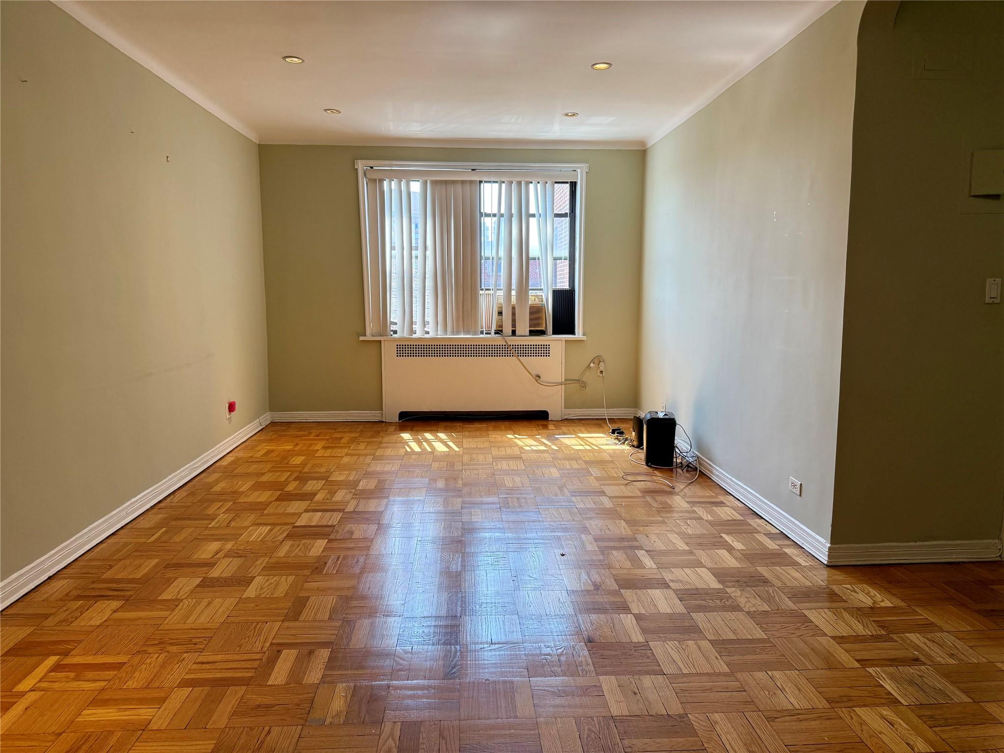 #4 photo, 6433 99th Street, クイーンズ区 Rego Park , NY 11374