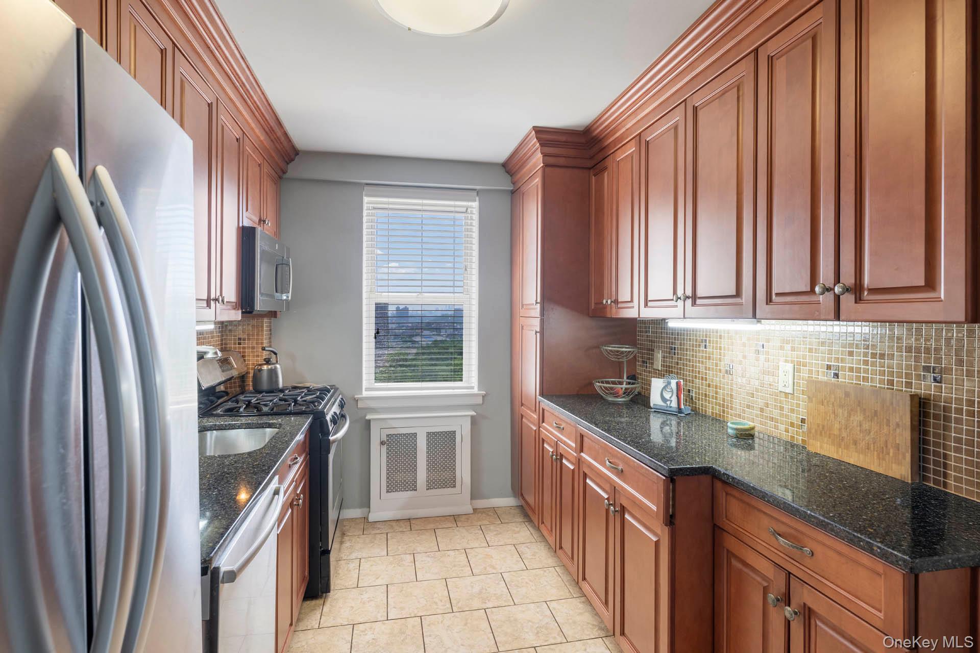 #3 photo, 3135 Johnson Avenue, Bronx , NY 10463