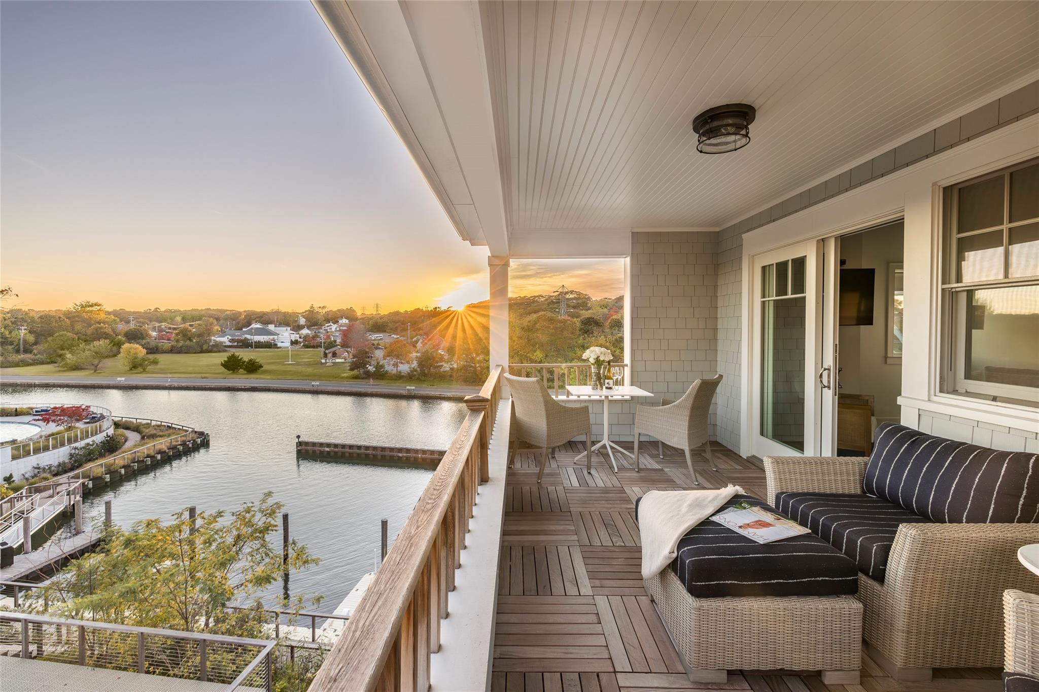 #2 photo, 65 Old Boathouse Lane, サフォーク郡 Hampton Bays , NY 11946