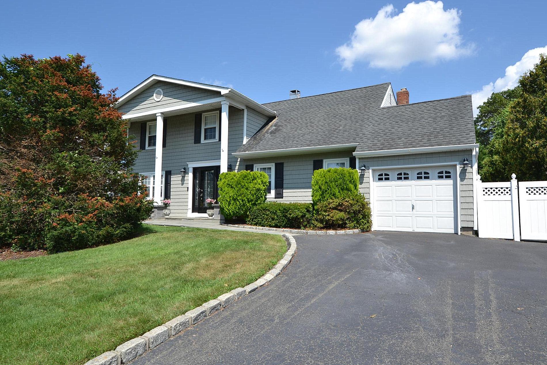 #1 photo, 199 Ballad Circle, Holbrook , NY 11741