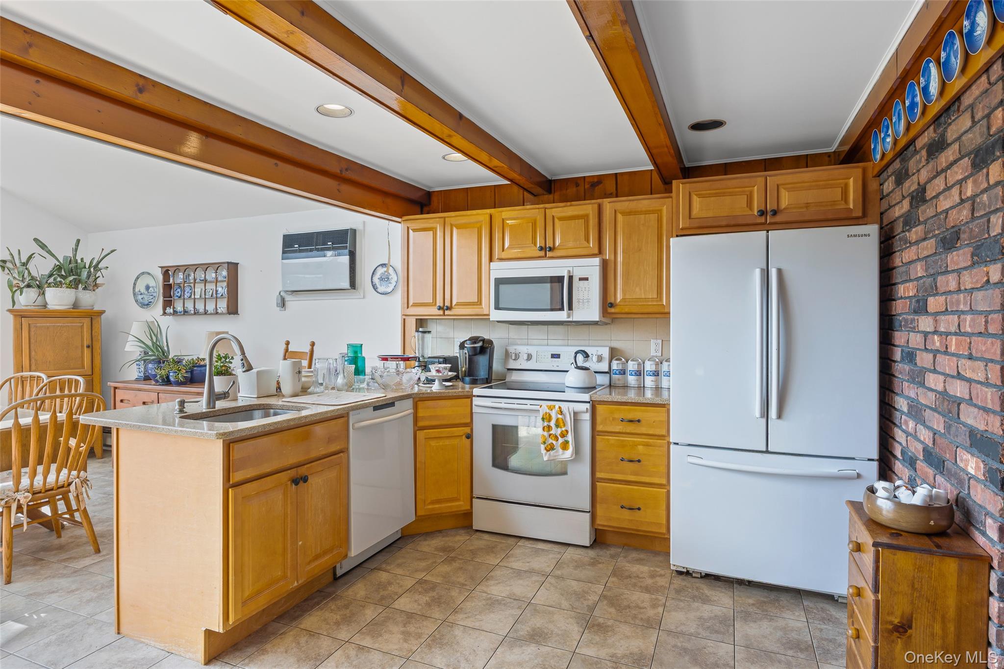 #11 photo, 2436 Hempstead Lane, Wantagh , NY 11793