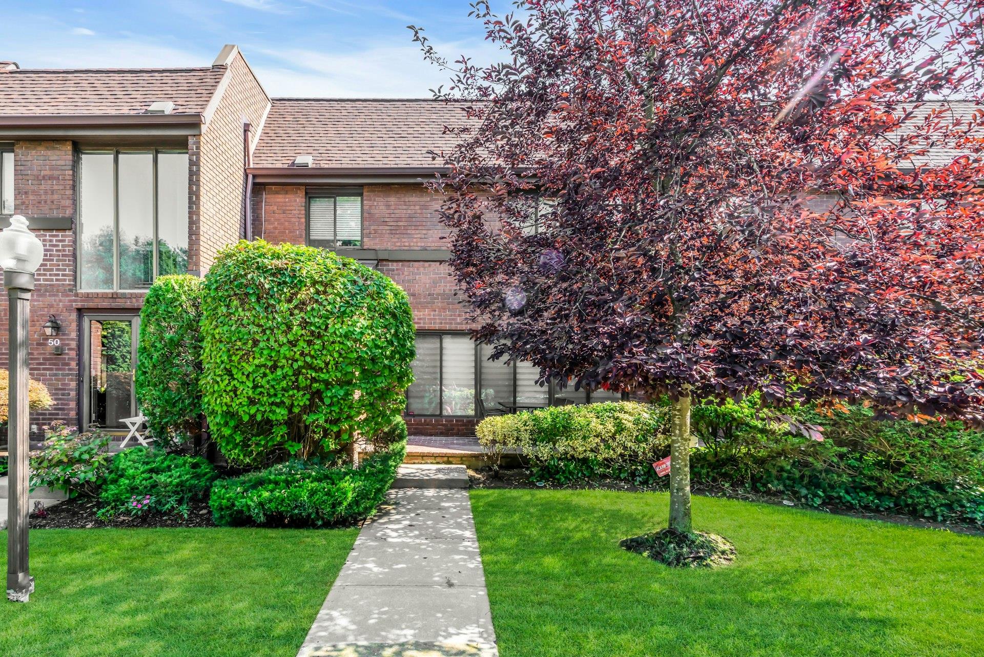 #1 photo, 48 Chestnut Hill, Roslyn , NY 11576