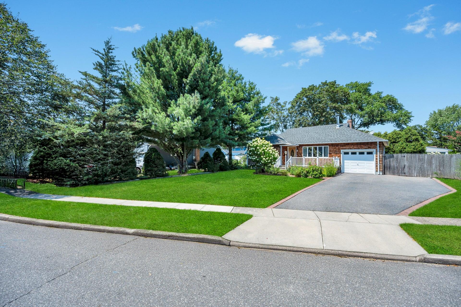 #1 photo, 57 Clinton Street, Babylon , NY 11702