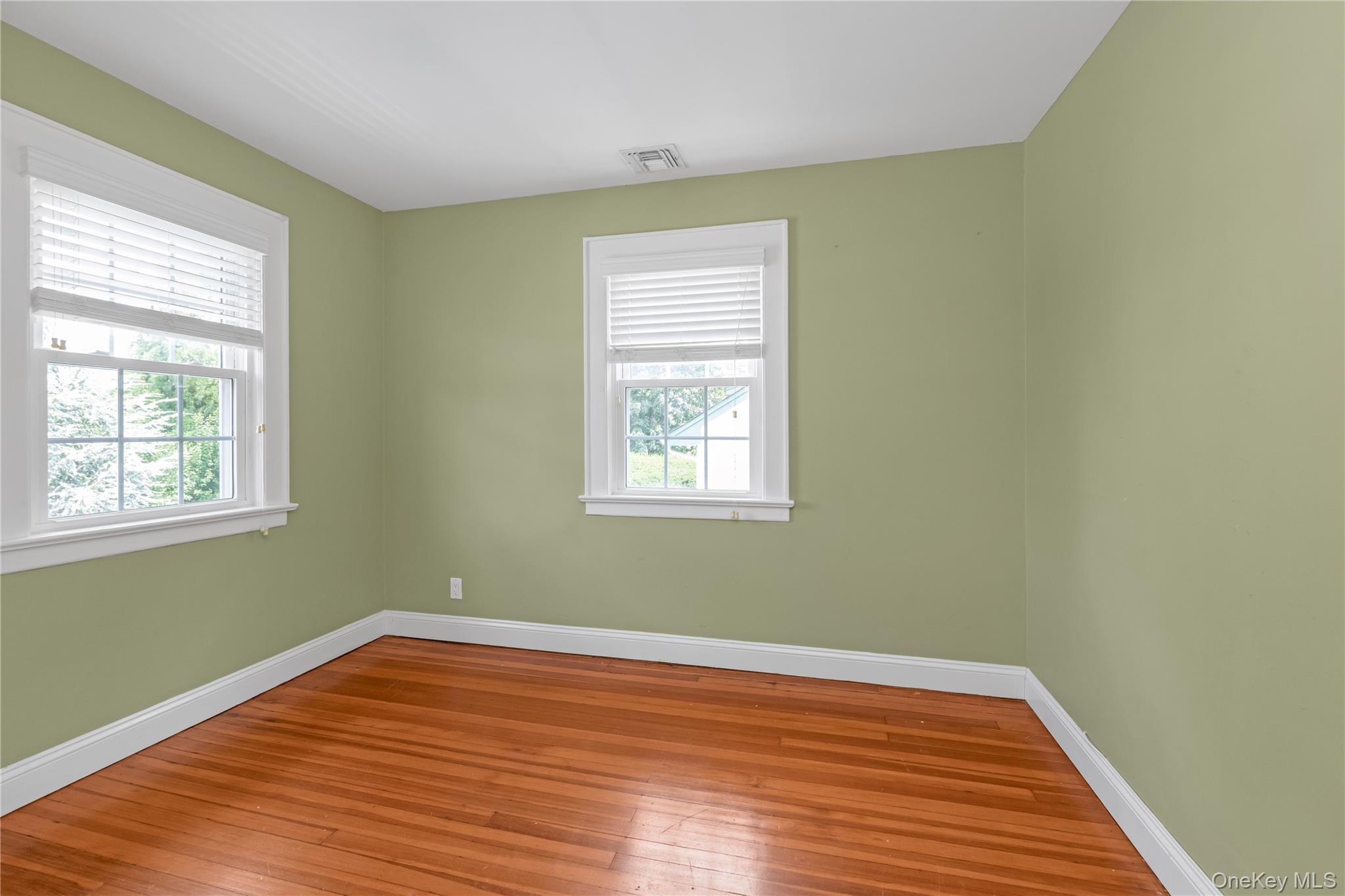 #13 photo, 473 Lakeview Avenue, Rockville Centre , NY 11570