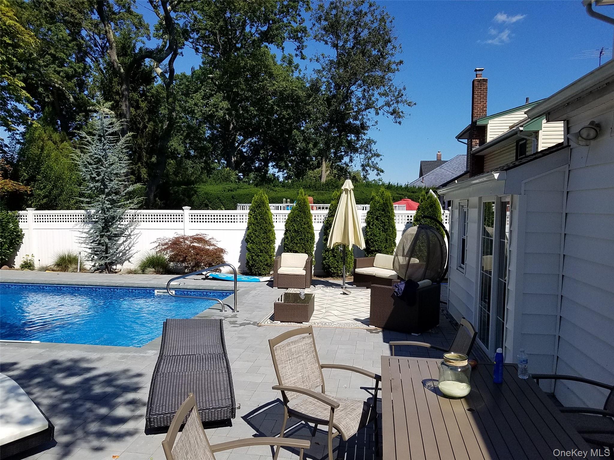 #18 photo, 473 Lakeview Avenue, Rockville Centre , NY 11570