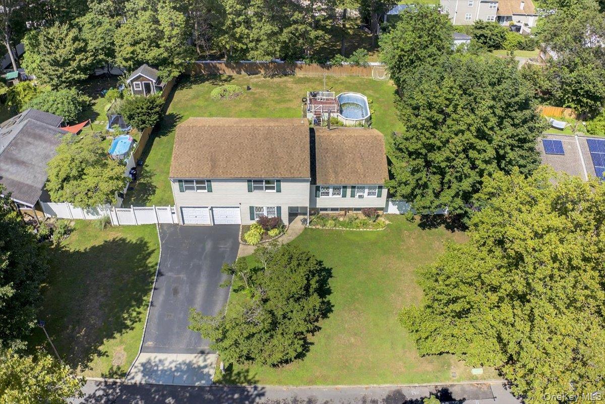 #3 photo, 18 Sugarbush Lane, Coram , NY 11727