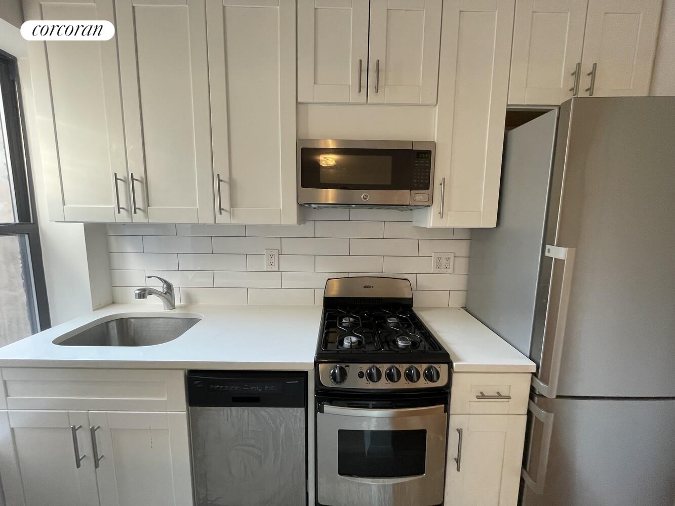 #1 photo, 536 E 82ND Street, 맨해튼 Yorkville , NY 10028